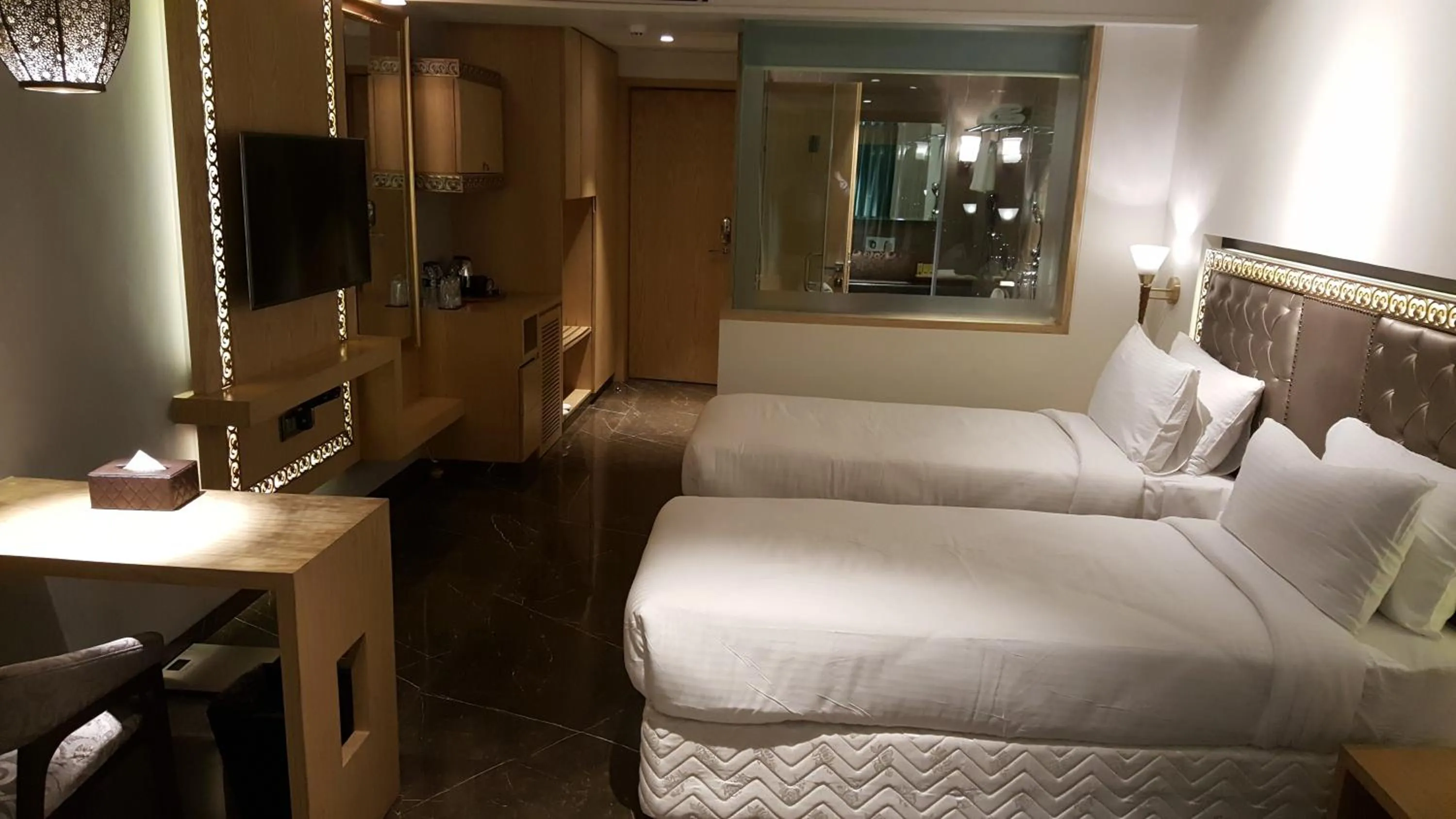 Bedroom, Bed in Hotel Peninsula Redpine