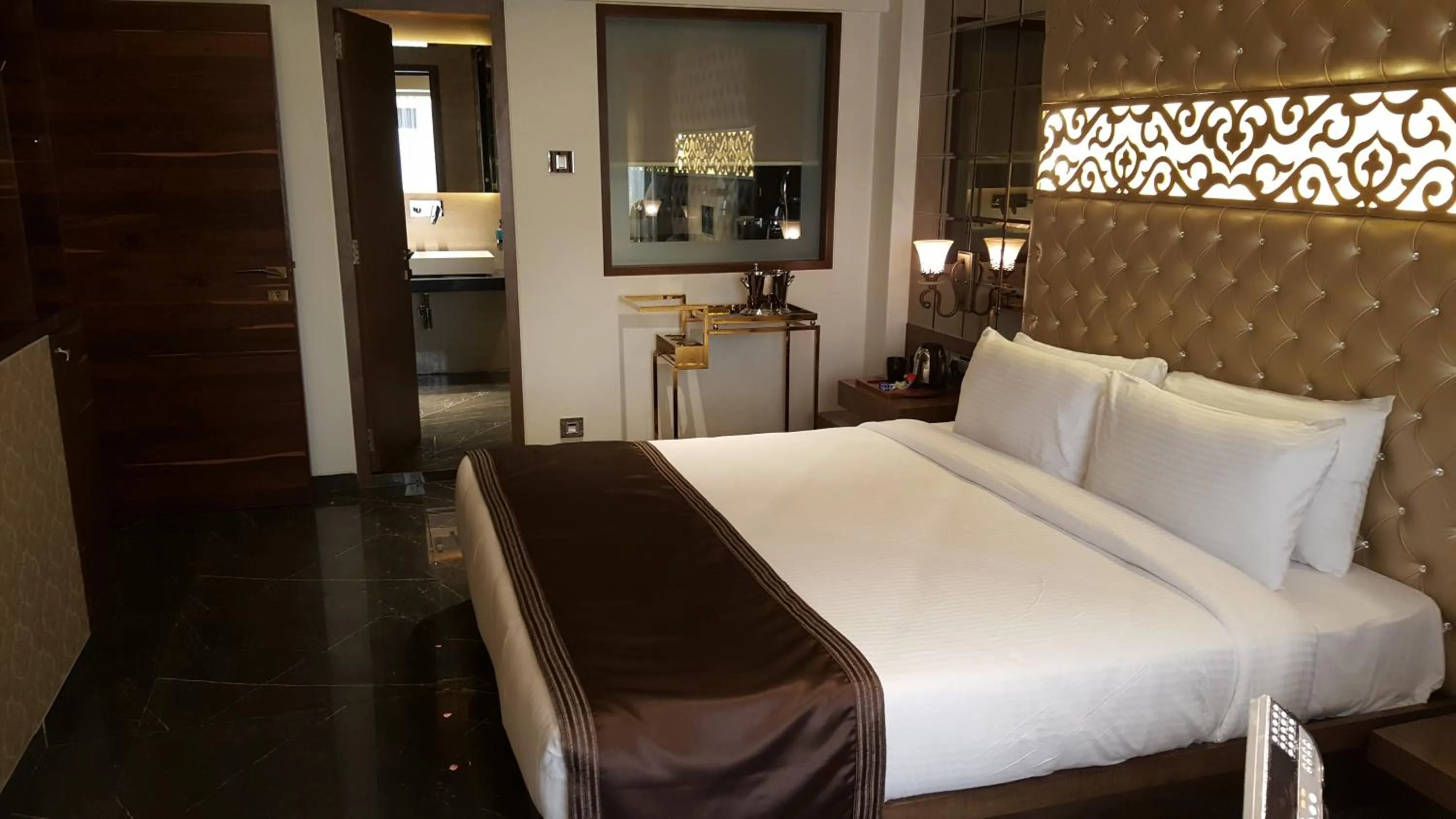 Bed in Hotel Peninsula Redpine