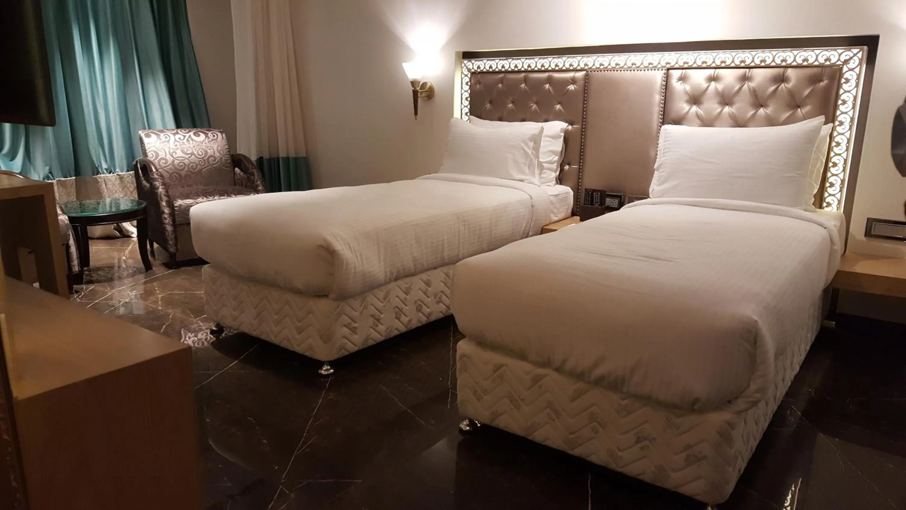 Bed in Hotel Peninsula Redpine