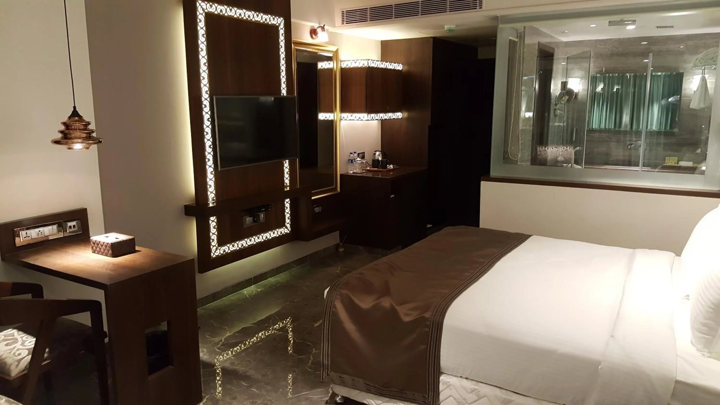 Bedroom, Bed in Hotel Peninsula Redpine