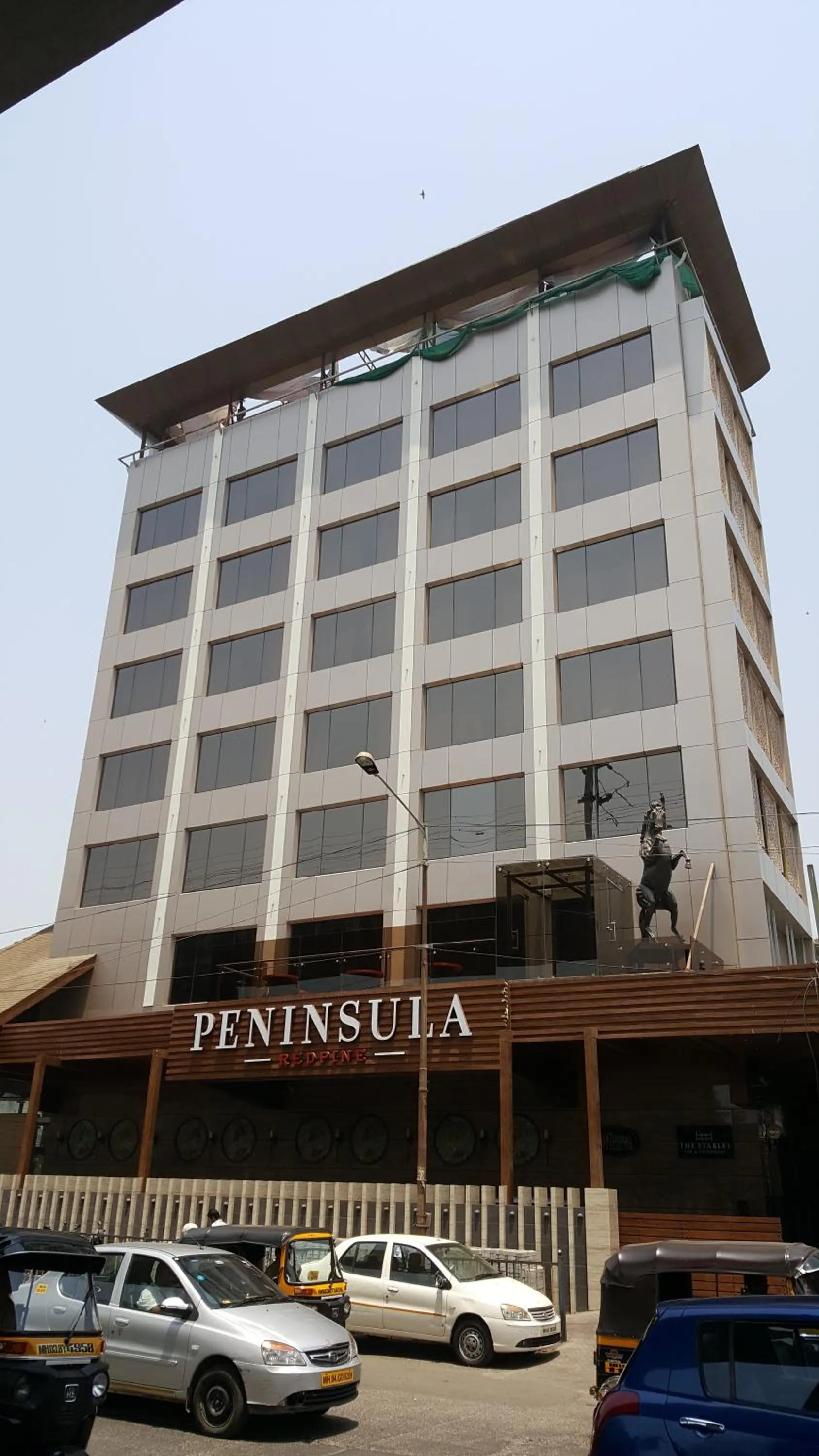 Property building in Hotel Peninsula Redpine