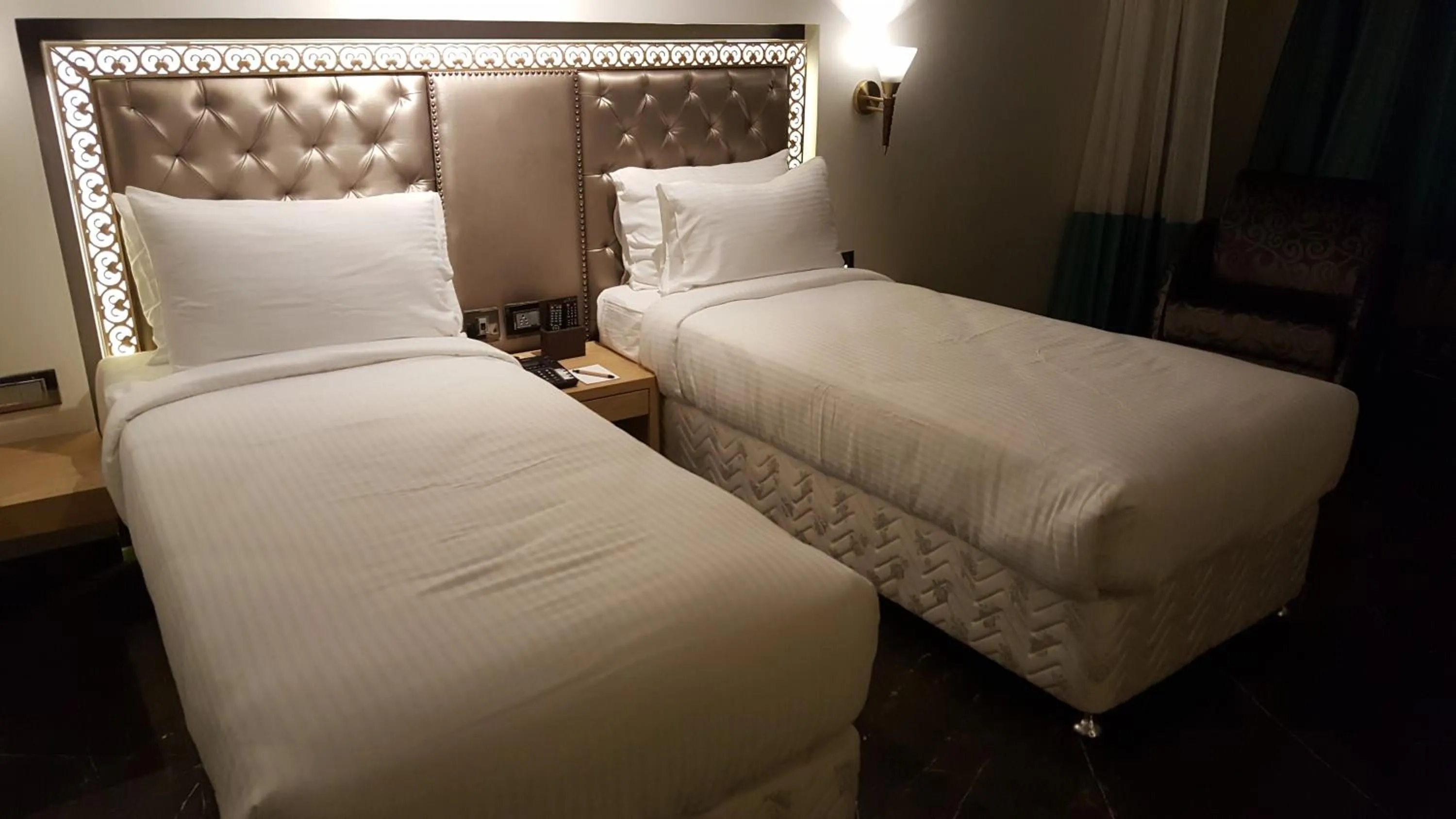 Bedroom, Bed in Hotel Peninsula Redpine