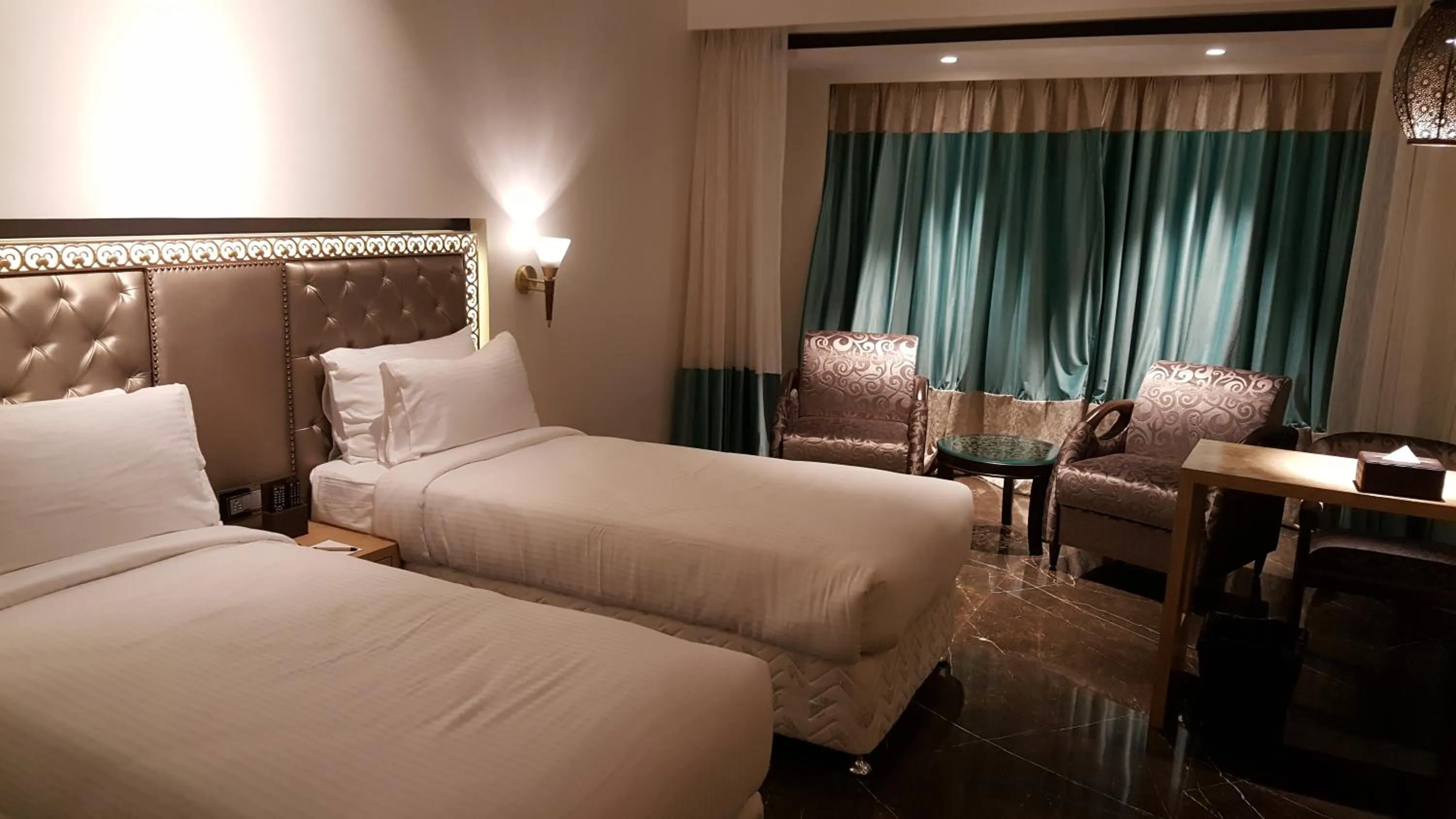 Bed in Hotel Peninsula Redpine