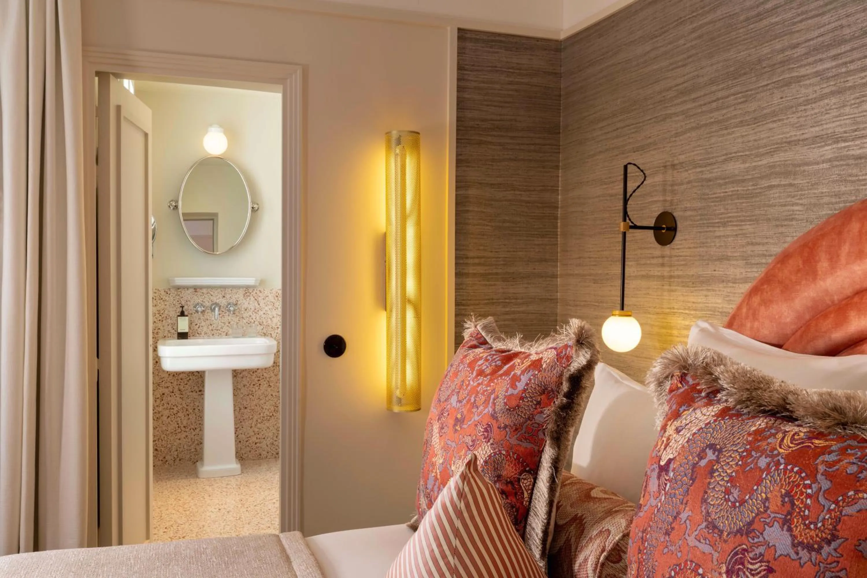 Bed in Hôtel l'Inattendu