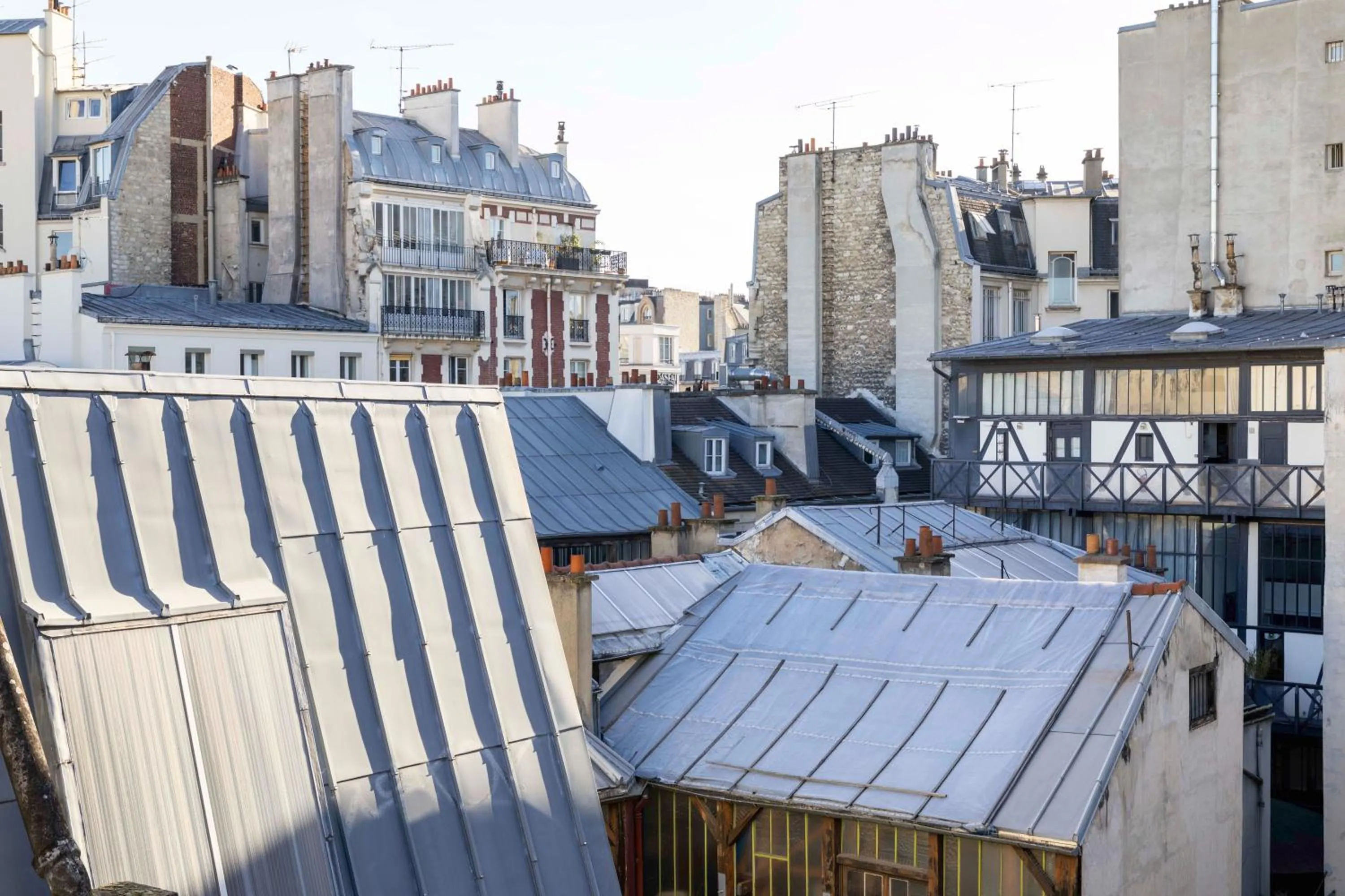 City view in Hôtel l'Inattendu