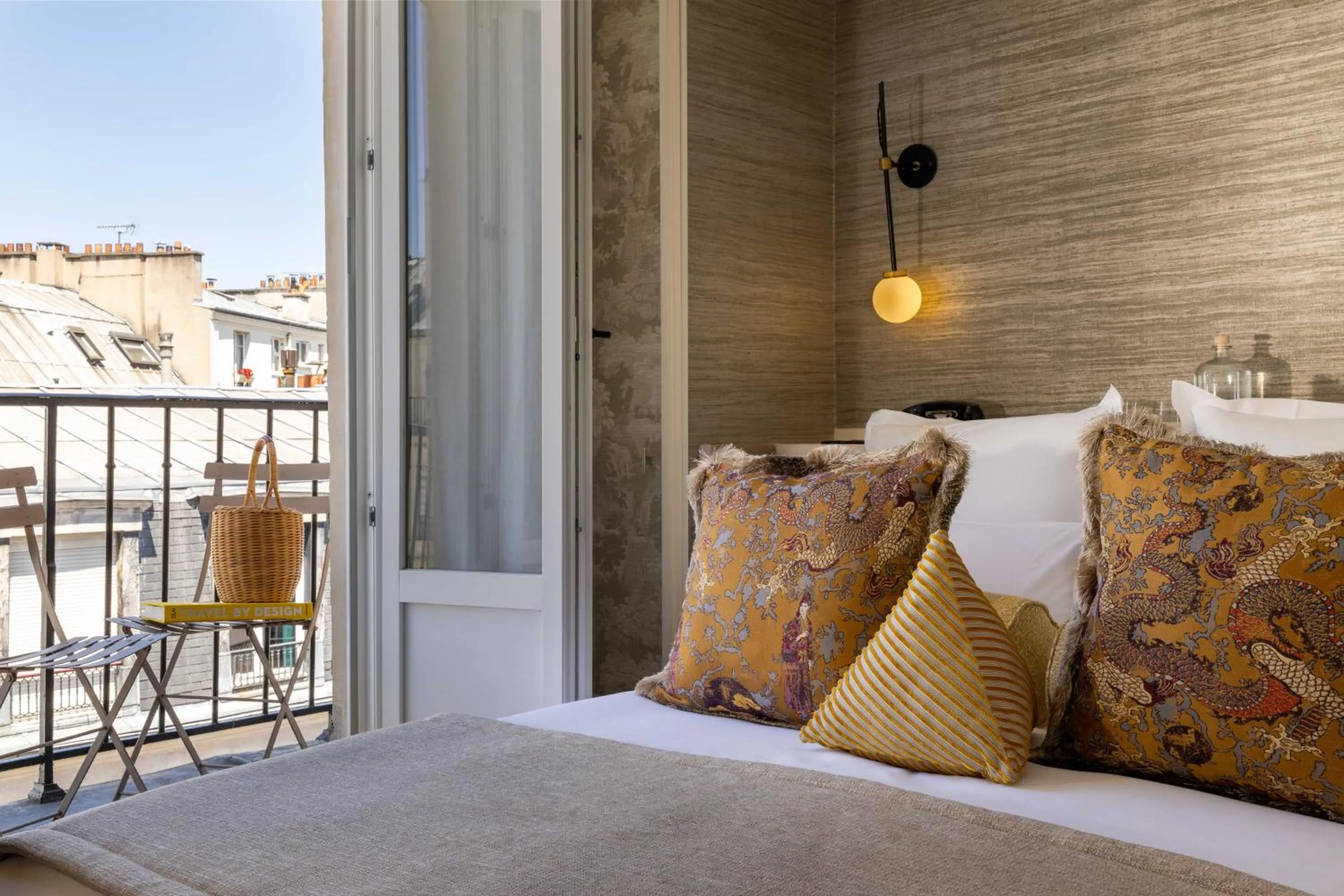 Bed in Hôtel l'Inattendu