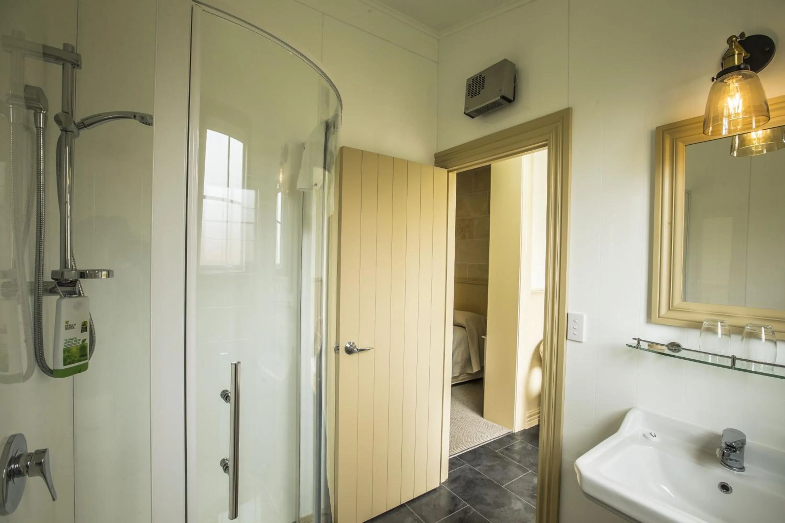 Deluxe Double or Twin Room in Waitaki Braids