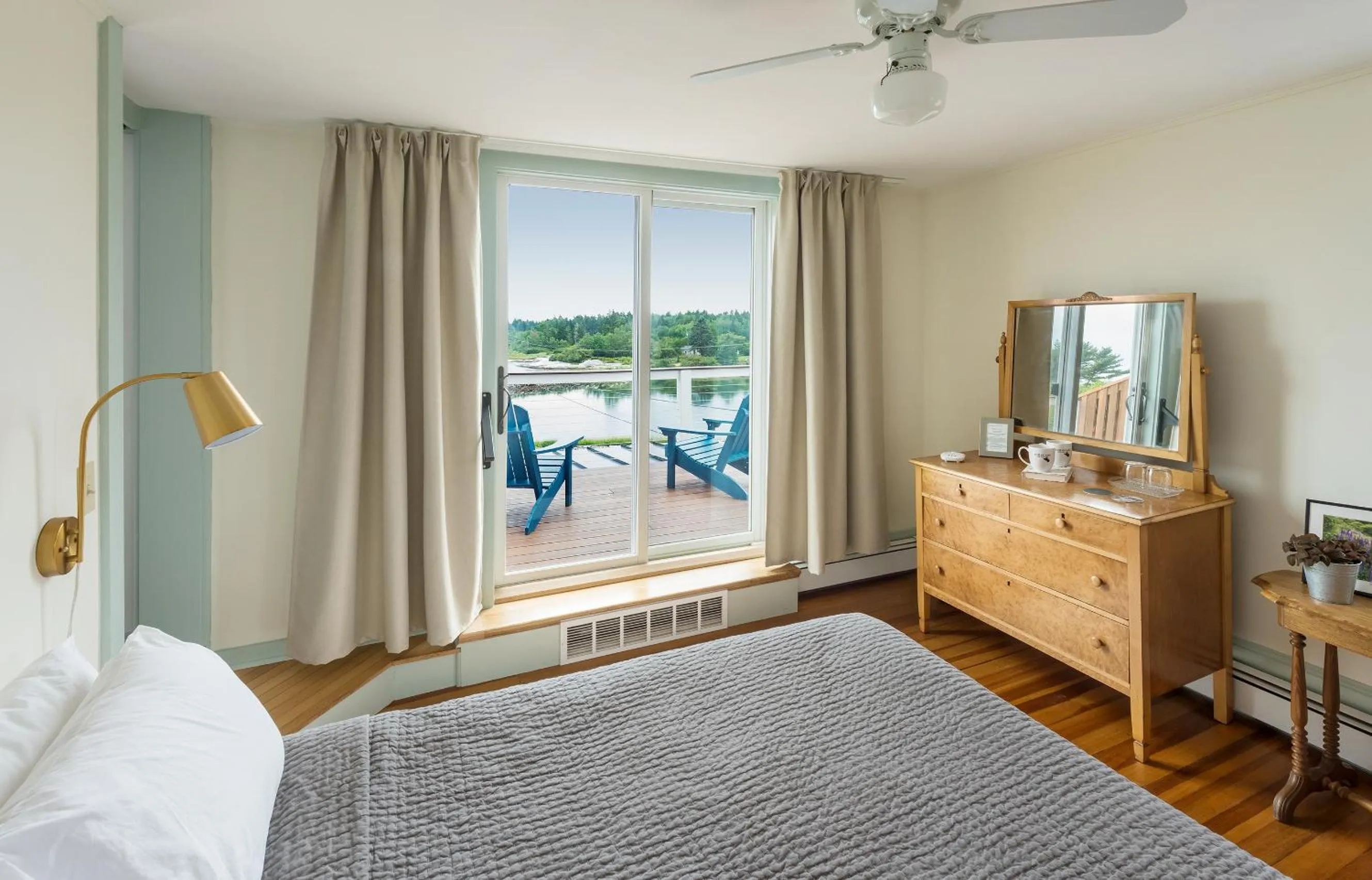 Balcony/Terrace, Bed in The Craignair Inn & Causeway Restaurant