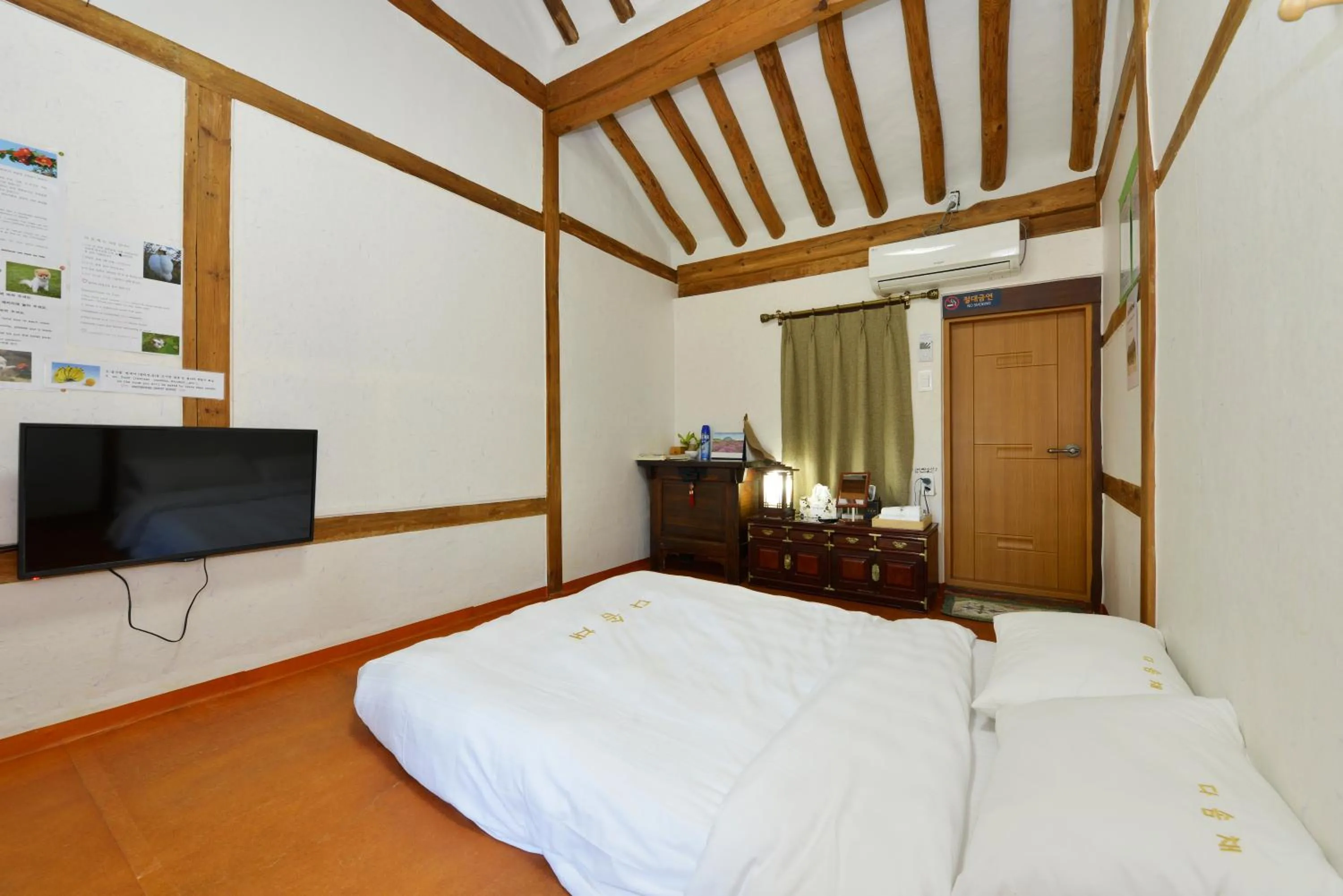 Deluxe Twin Room in Dasomchae Hanok stay