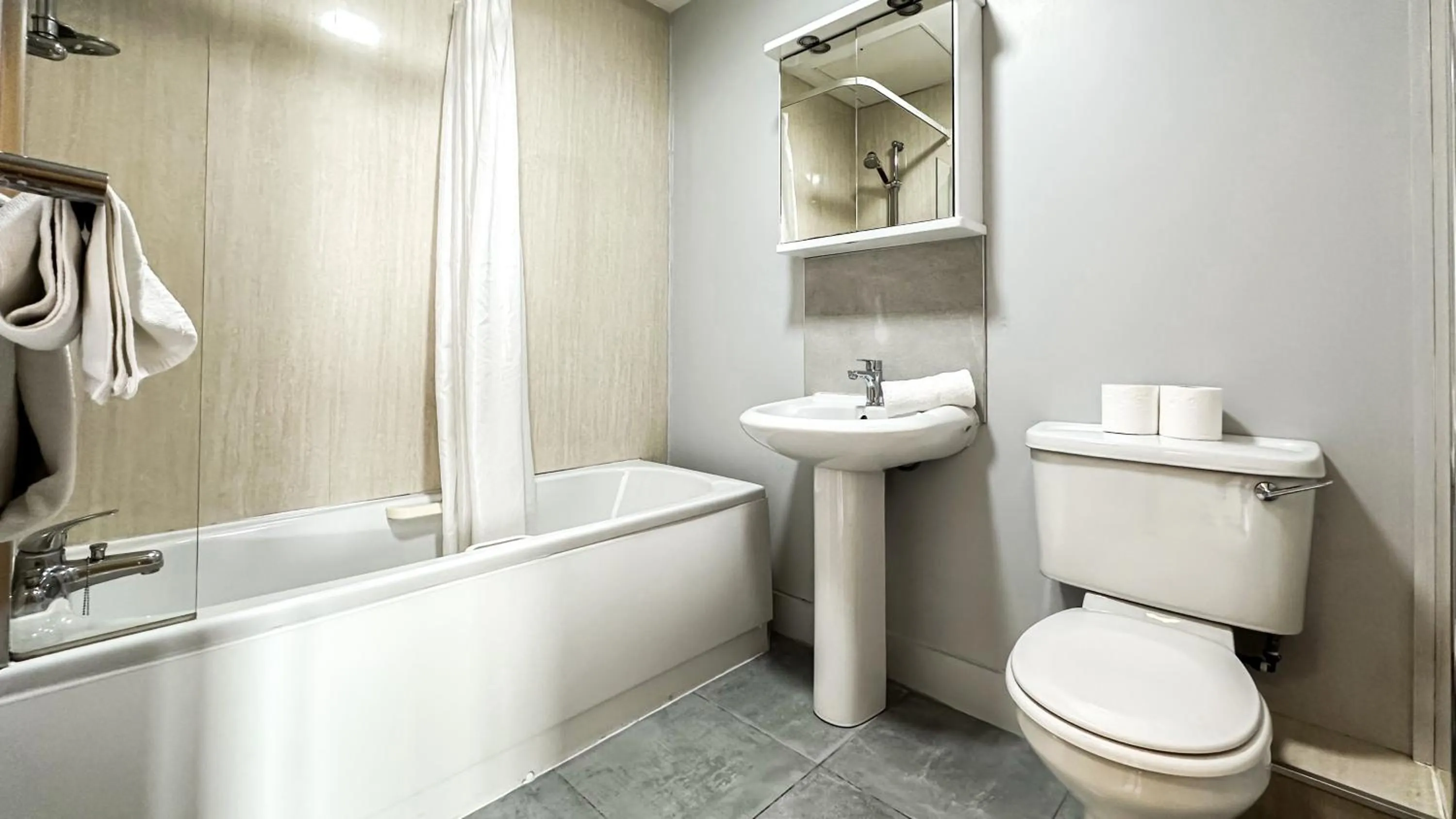 Bathroom in Bella Vista Hotel & Self Catering Suites
