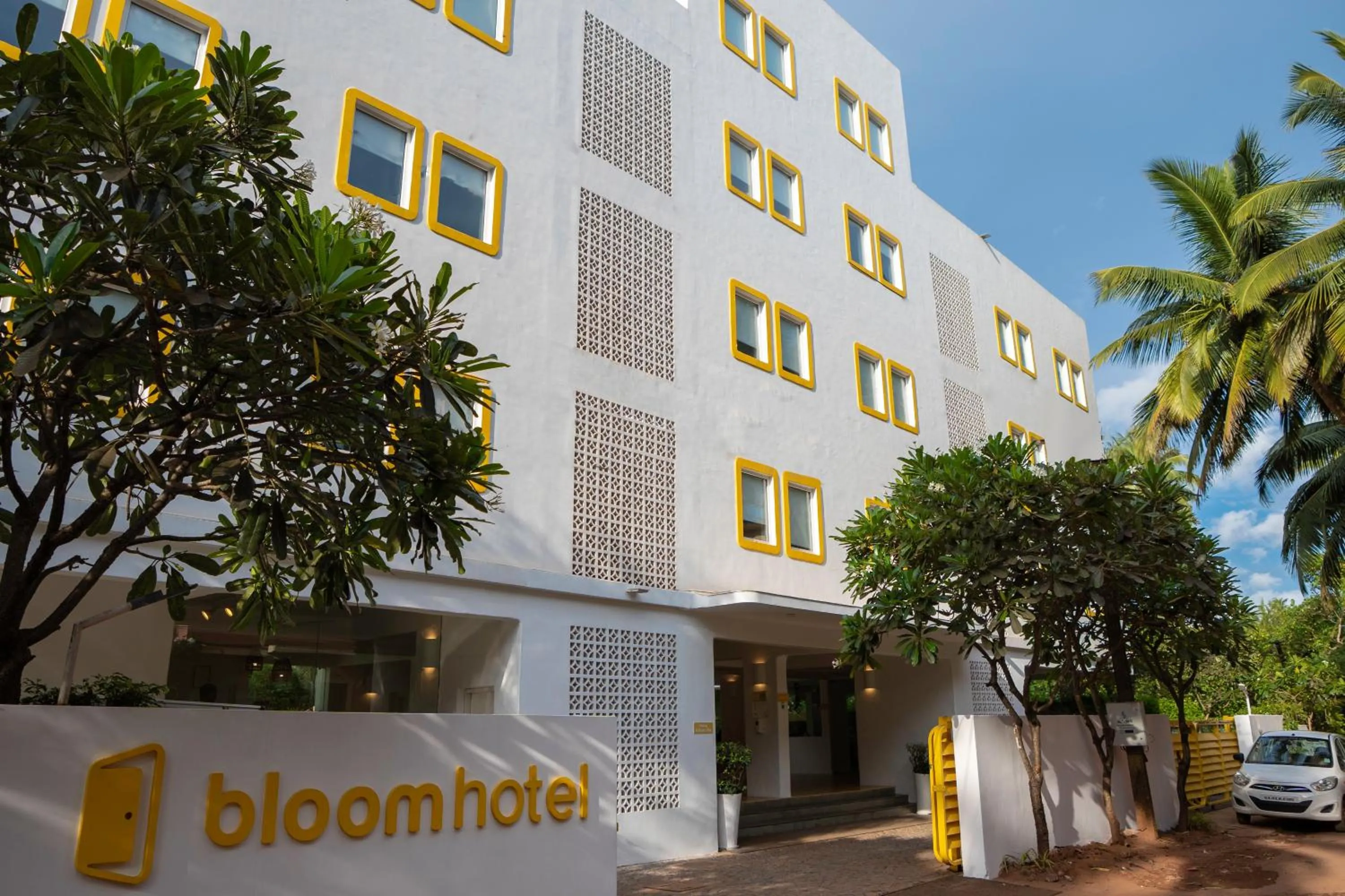 Facade/entrance in Bloom Hotel - Calangute