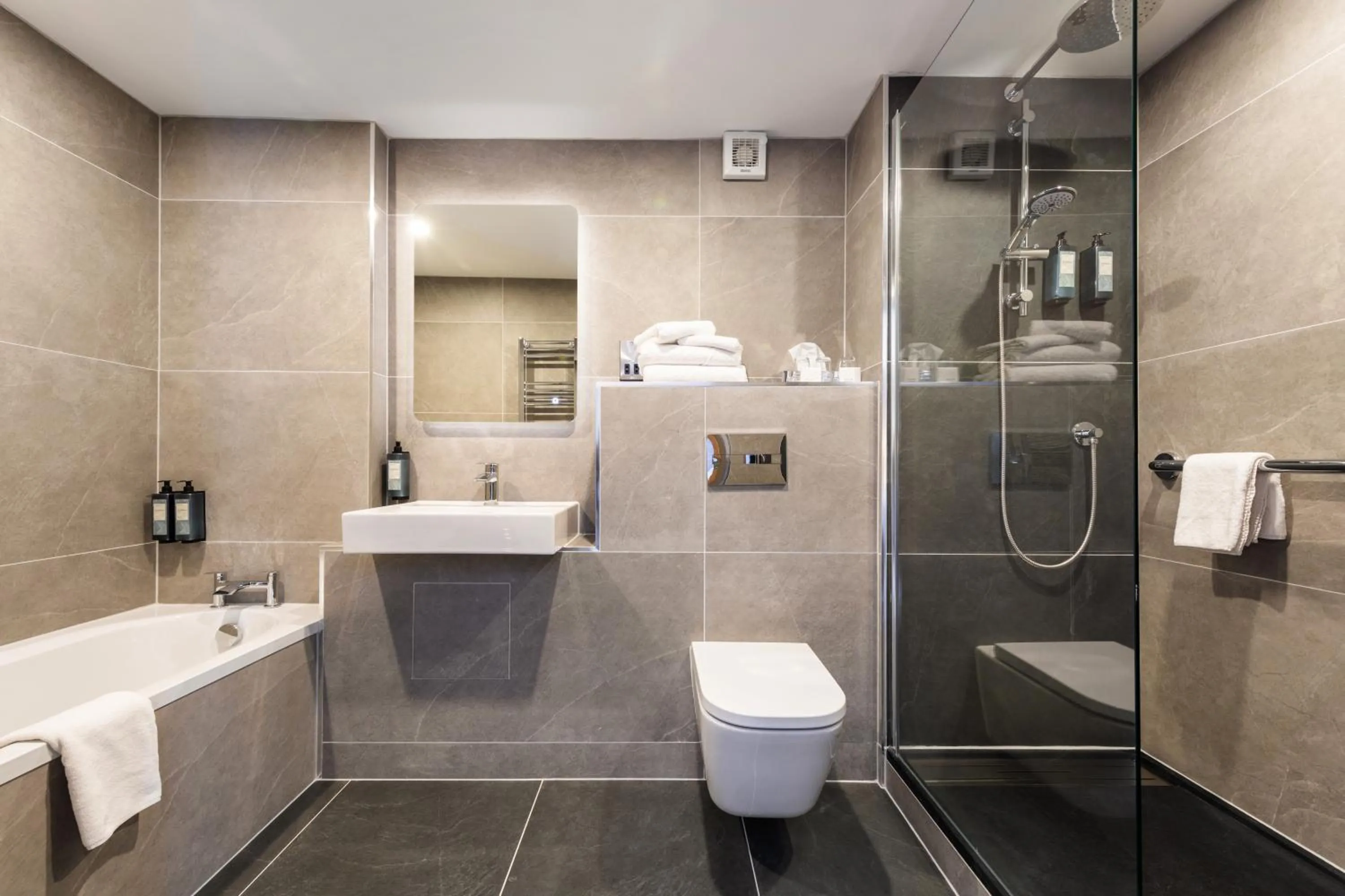 Shower in Rochestown Lodge Hotel