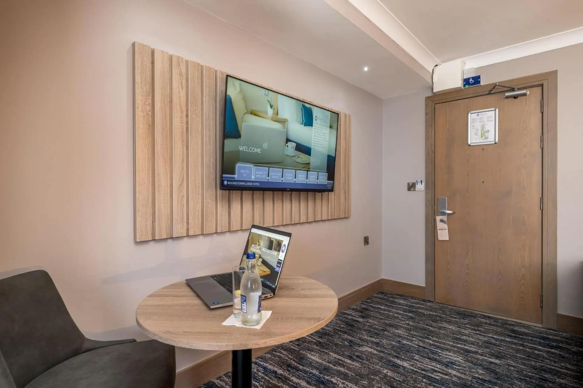 TV and multimedia in Rochestown Lodge Hotel