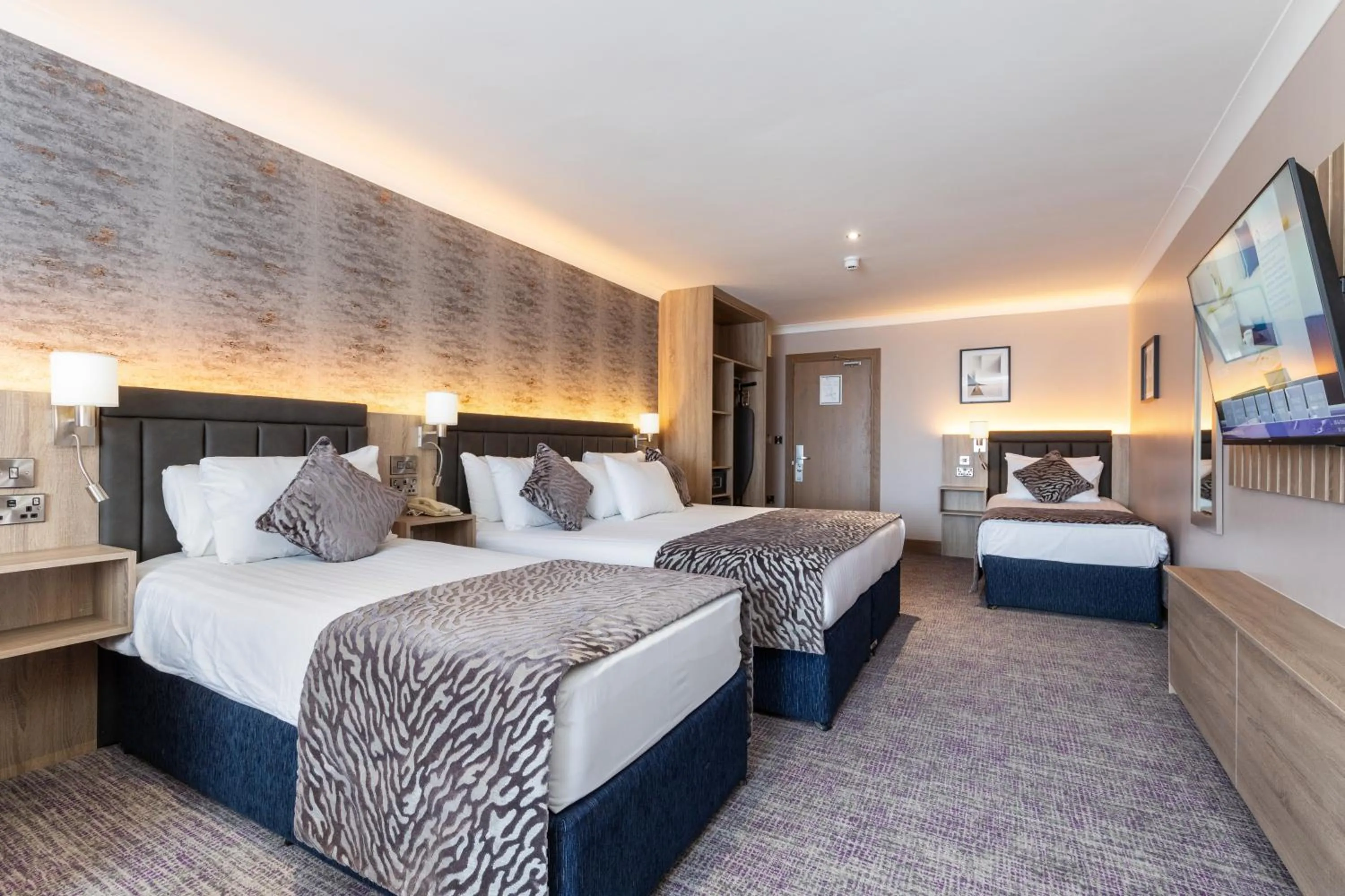 Bed in Rochestown Lodge Hotel