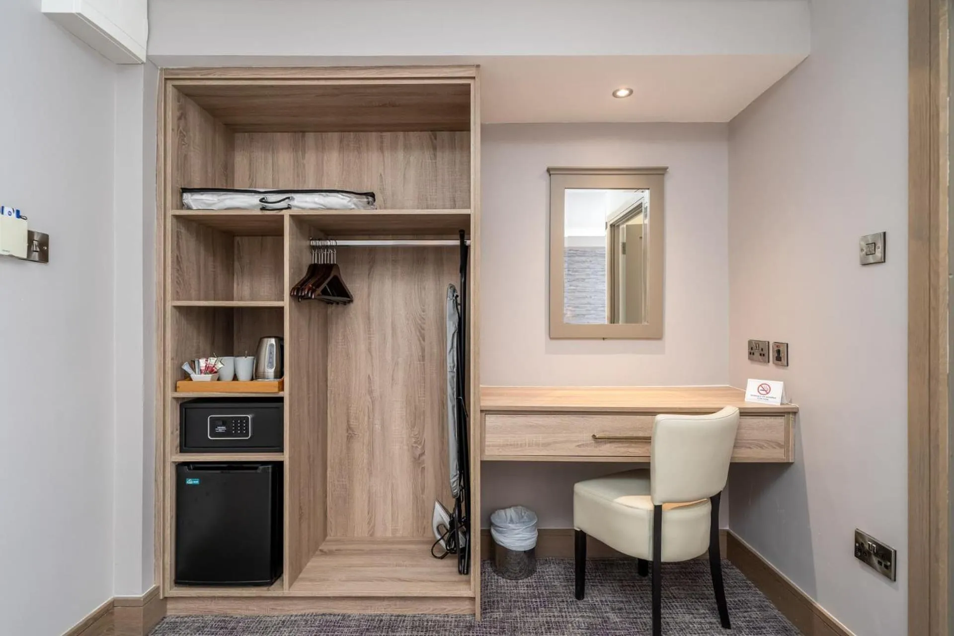 Bed in Rochestown Lodge Hotel