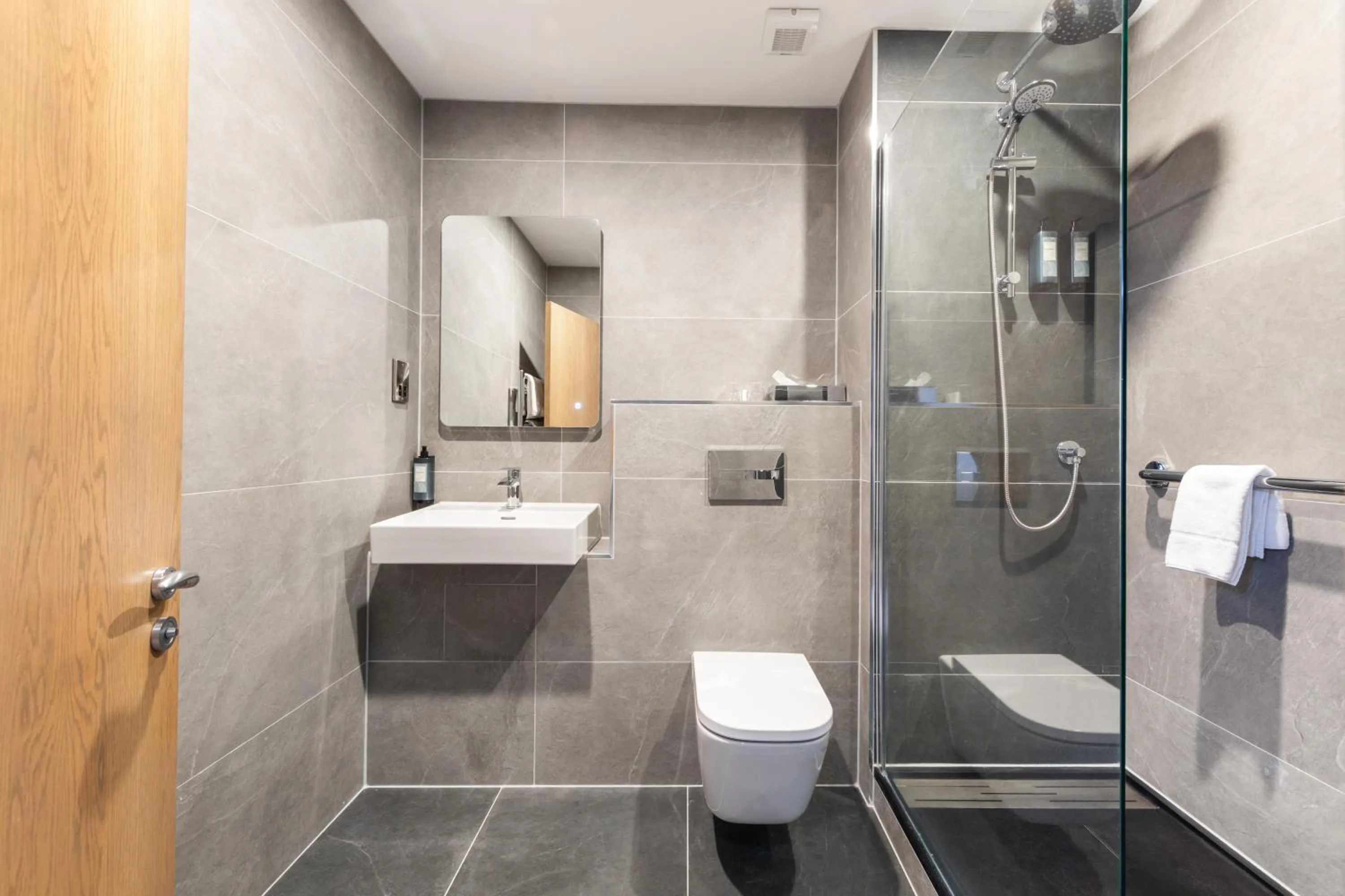 Shower in Rochestown Lodge Hotel