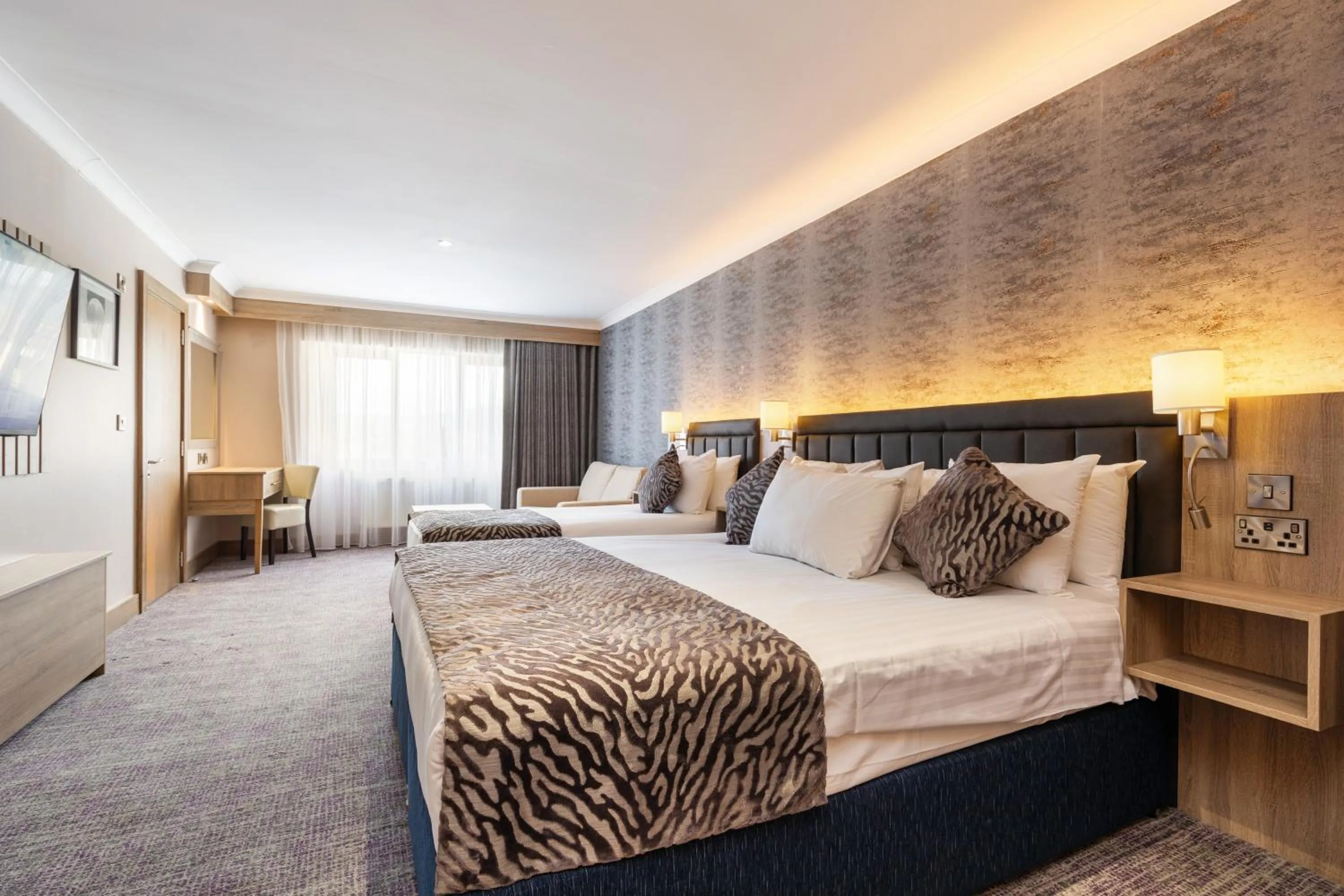 Bed in Rochestown Lodge Hotel