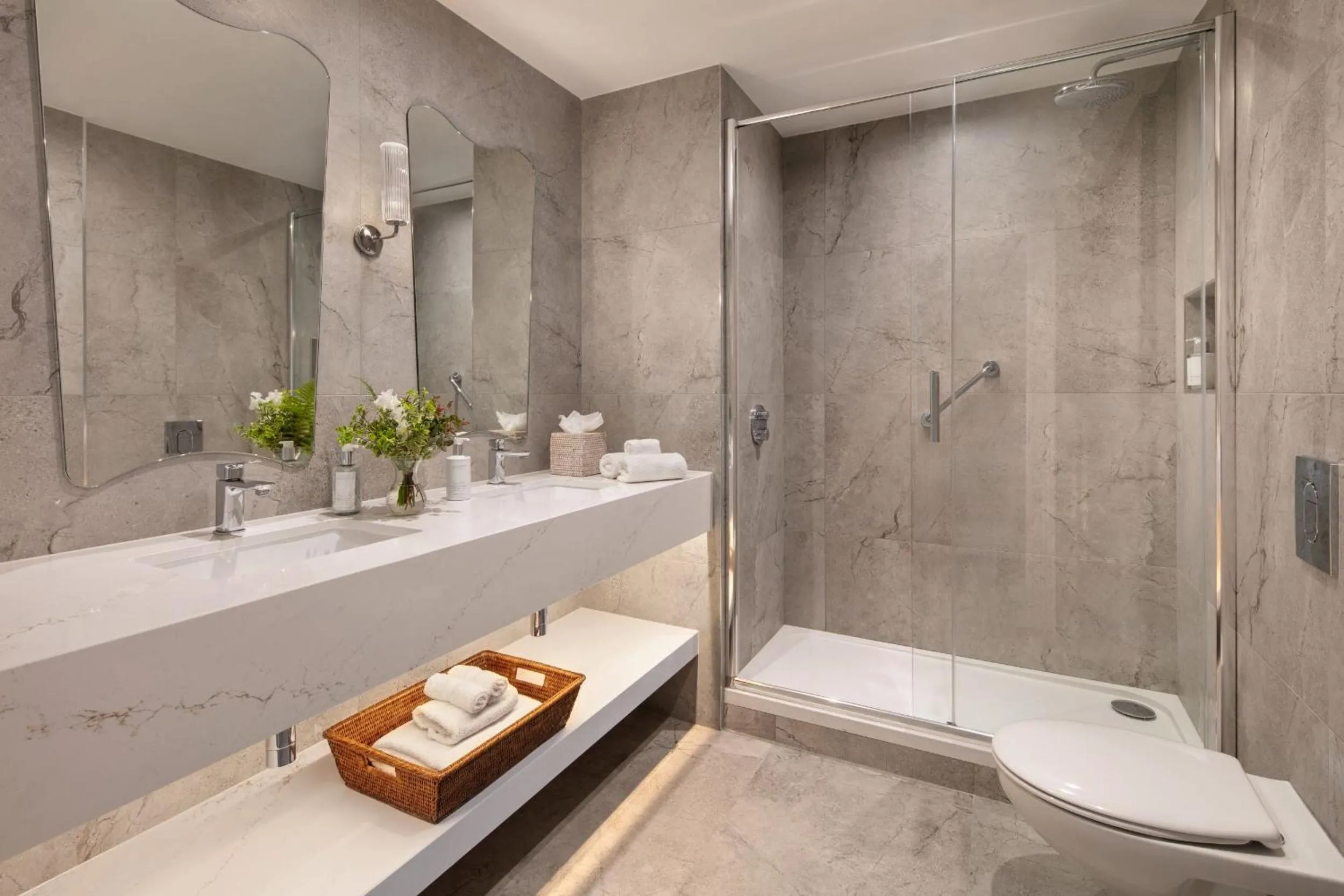 Bathroom in Killarney Royal Townhouse