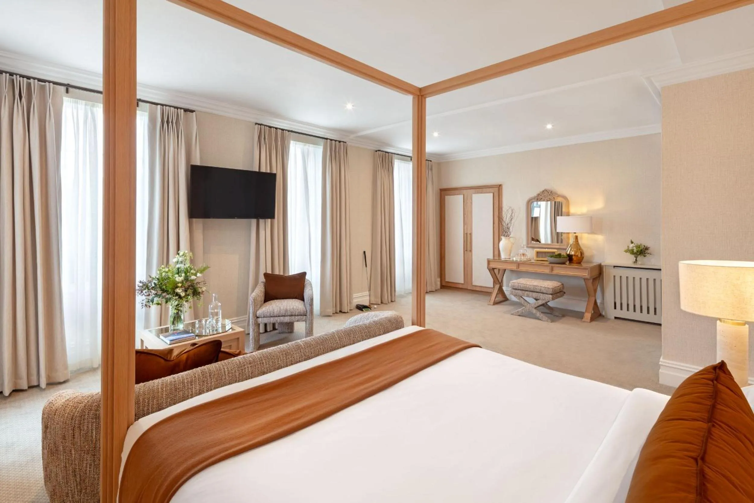 Bedroom, Bed in Killarney Royal Townhouse