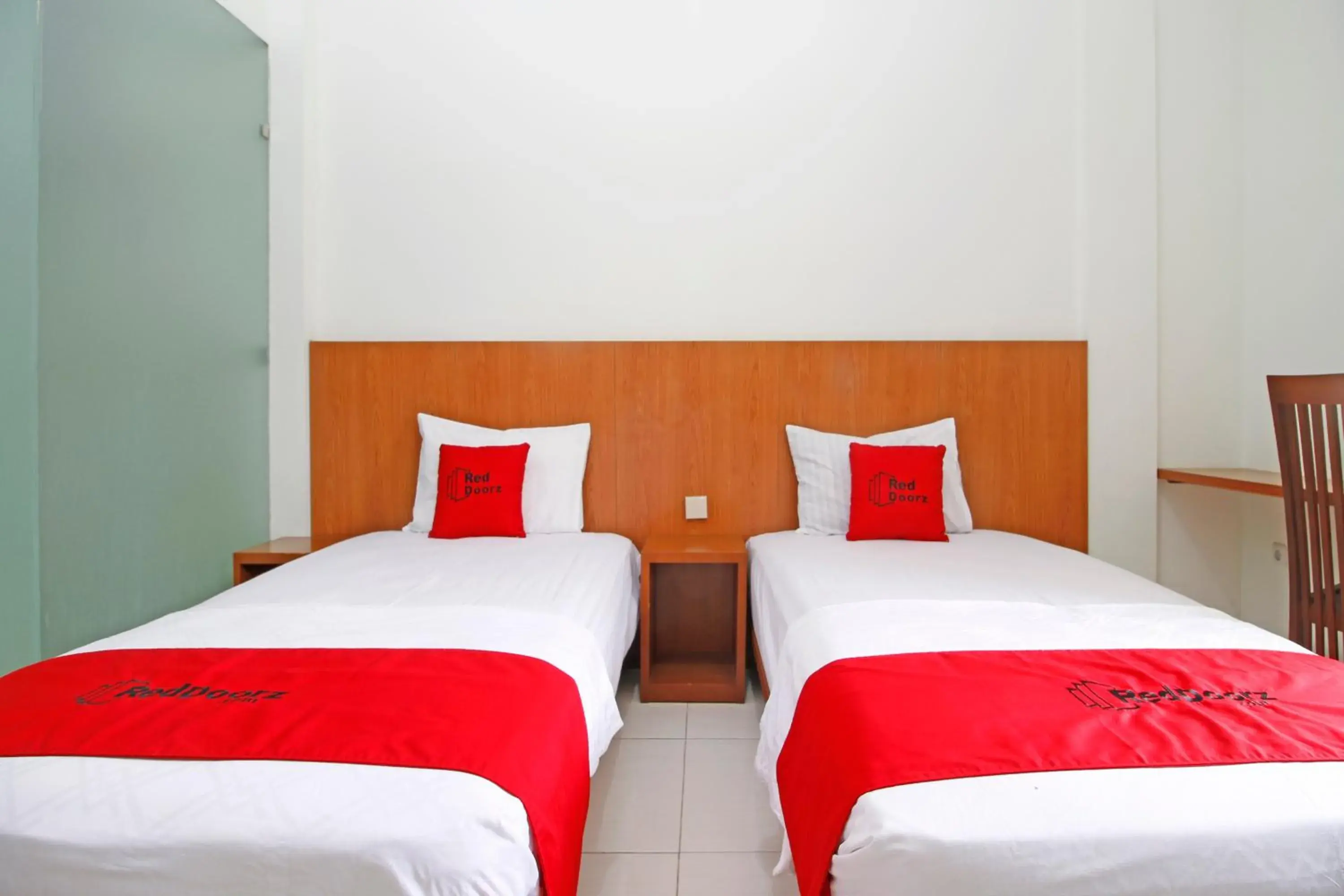 Twin Room in RedDoorz @ Turangga Sari Twin Room in RedDoorz @ Turangga Sari