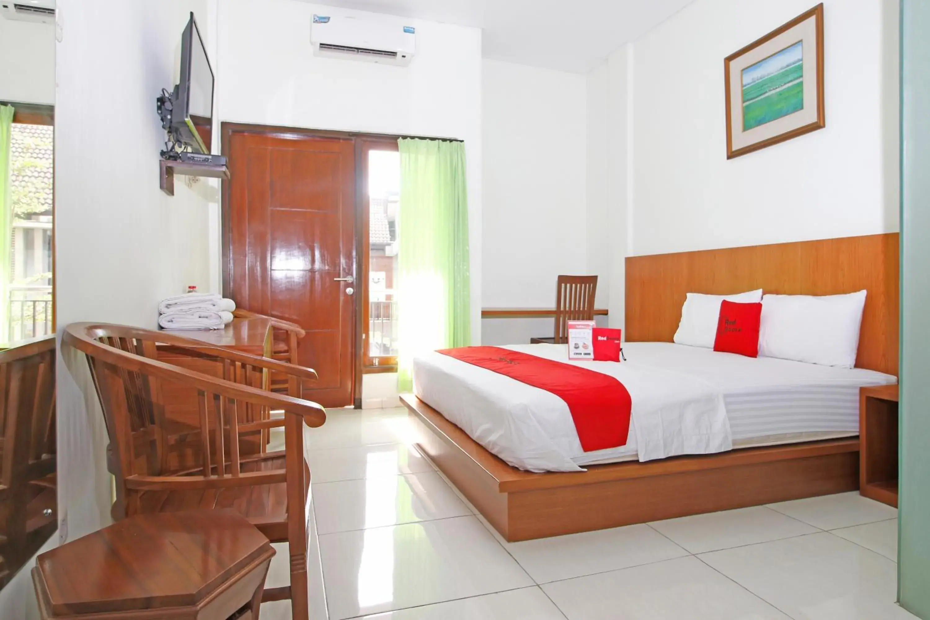 RedDoorz Double Room in RedDoorz @ Turangga Sari RedDoorz Double Room in RedDoorz @ Turangga Sari