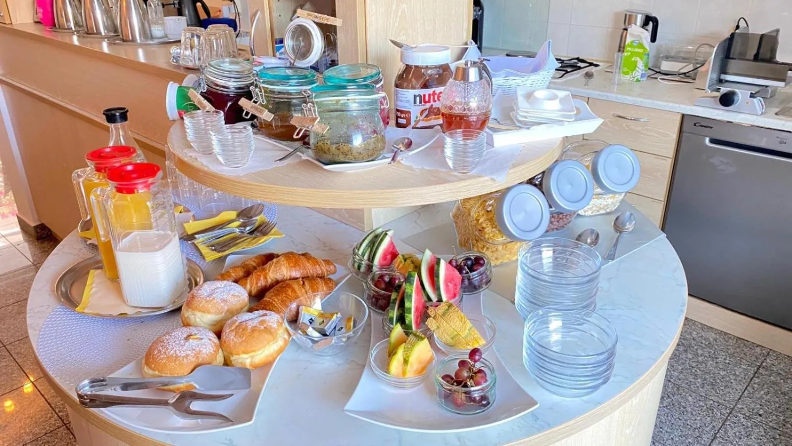 Buffet breakfast in Villa Osipovica