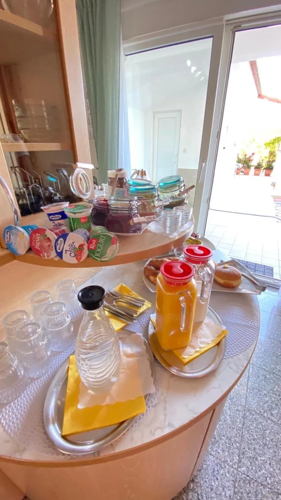Buffet breakfast in Villa Osipovica