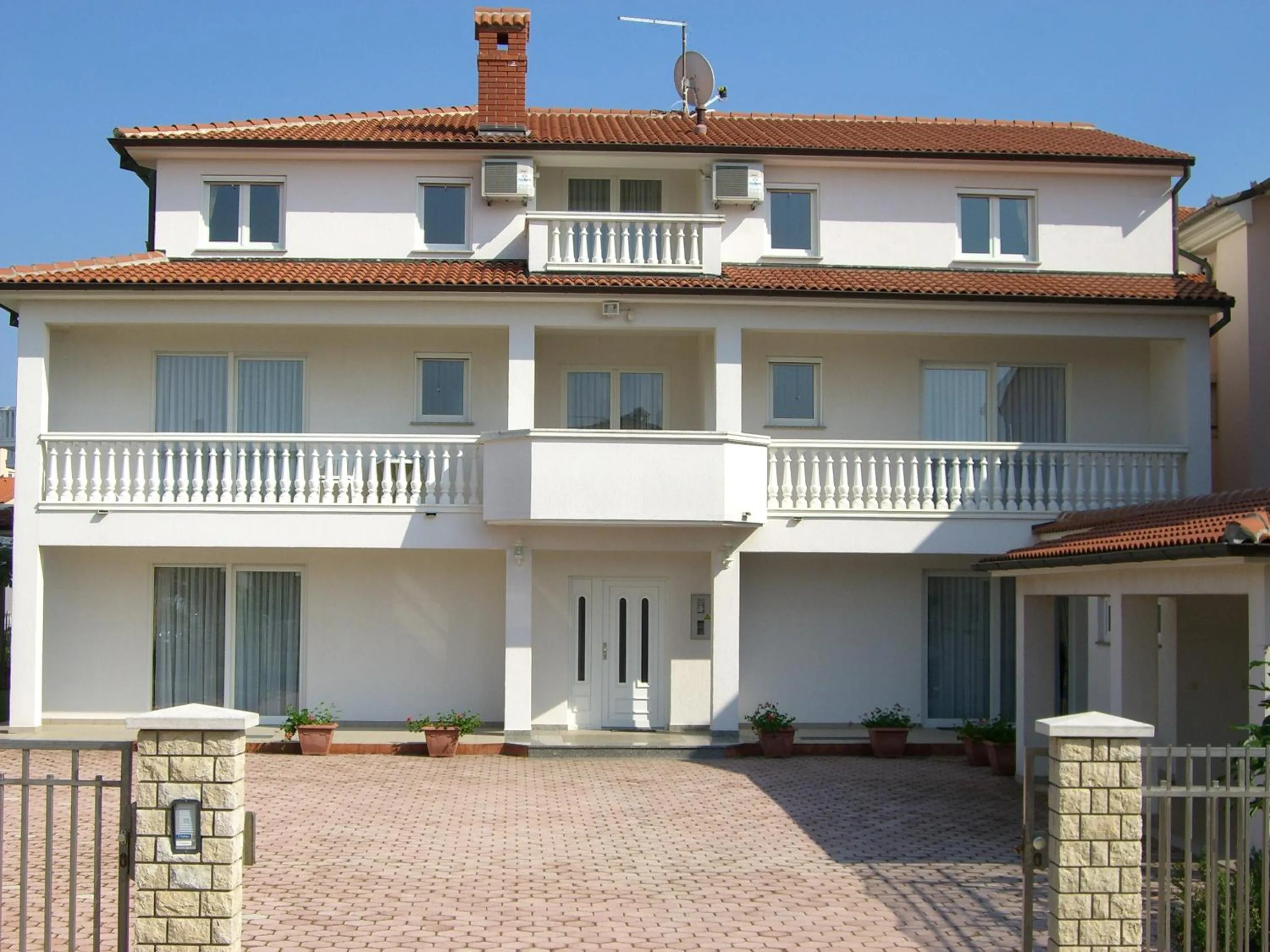 Property building in Villa Osipovica