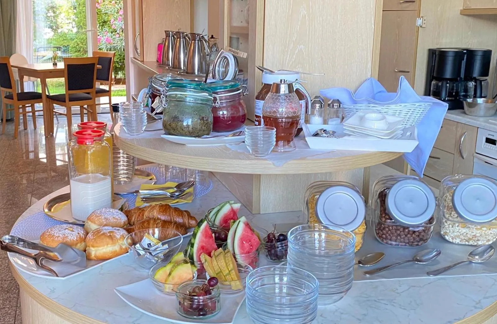 Buffet breakfast in Villa Osipovica