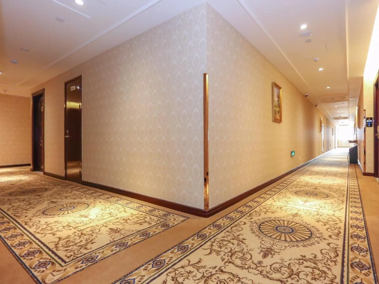 Vienna International Hotel Shanghai Pudong Xinchang Old Town Subway Station