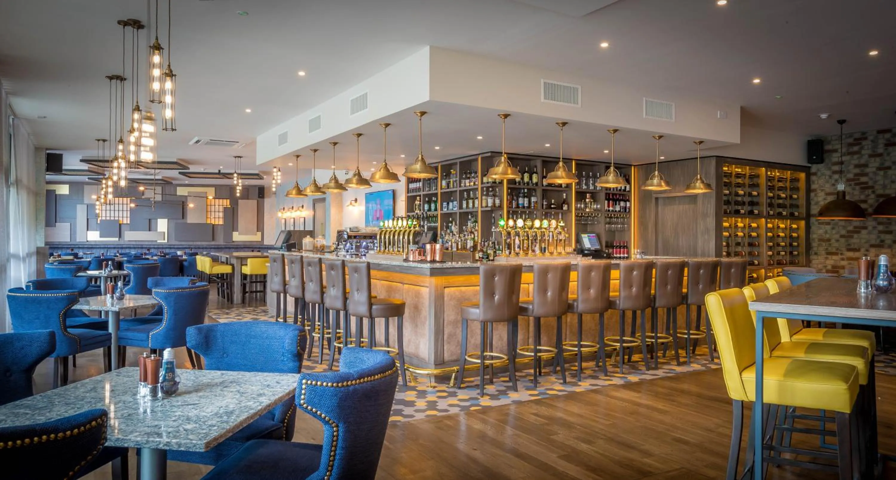 Restaurant/places to eat in Harbour Hotel