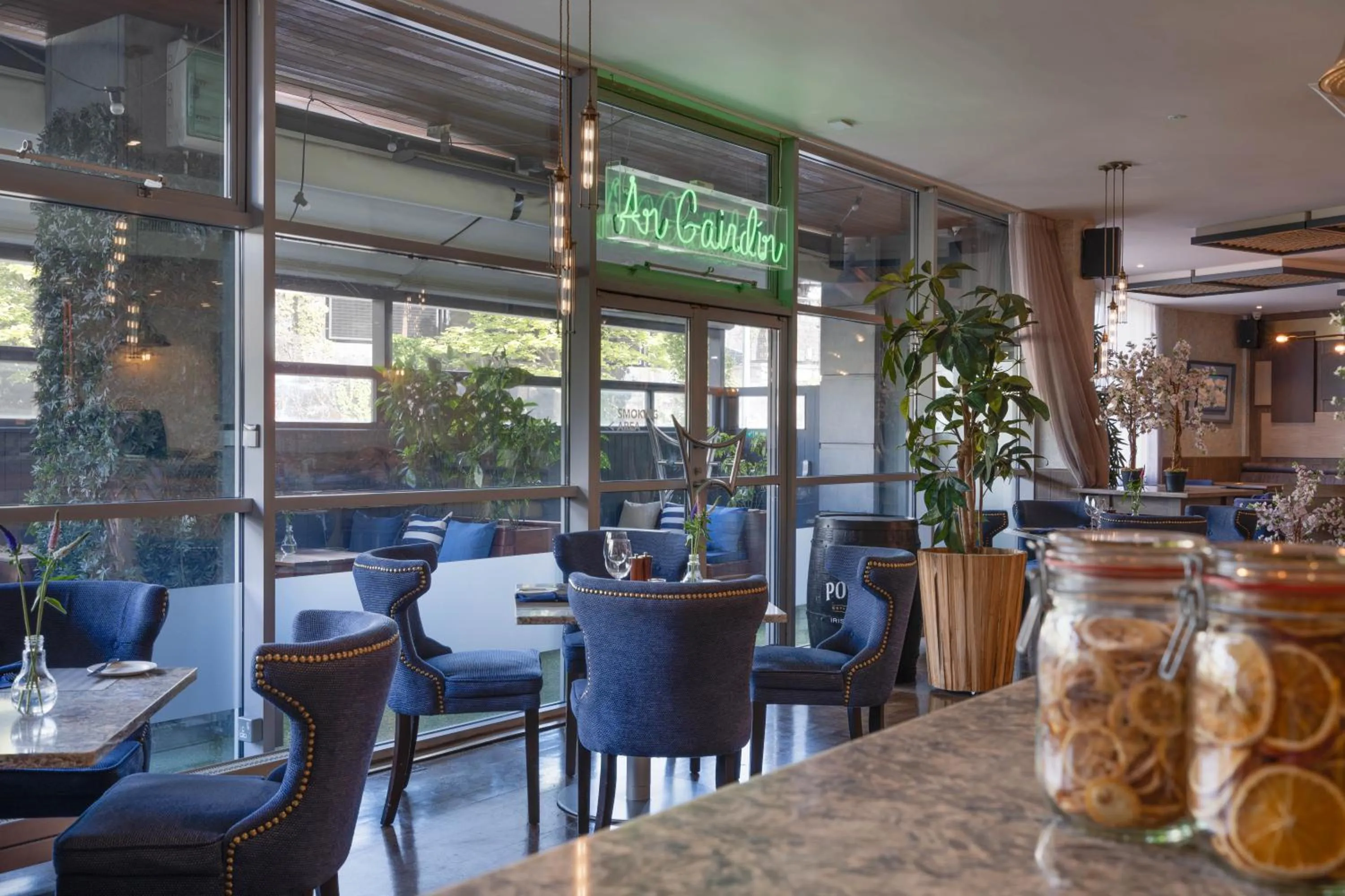 Restaurant/places to eat in Harbour Hotel