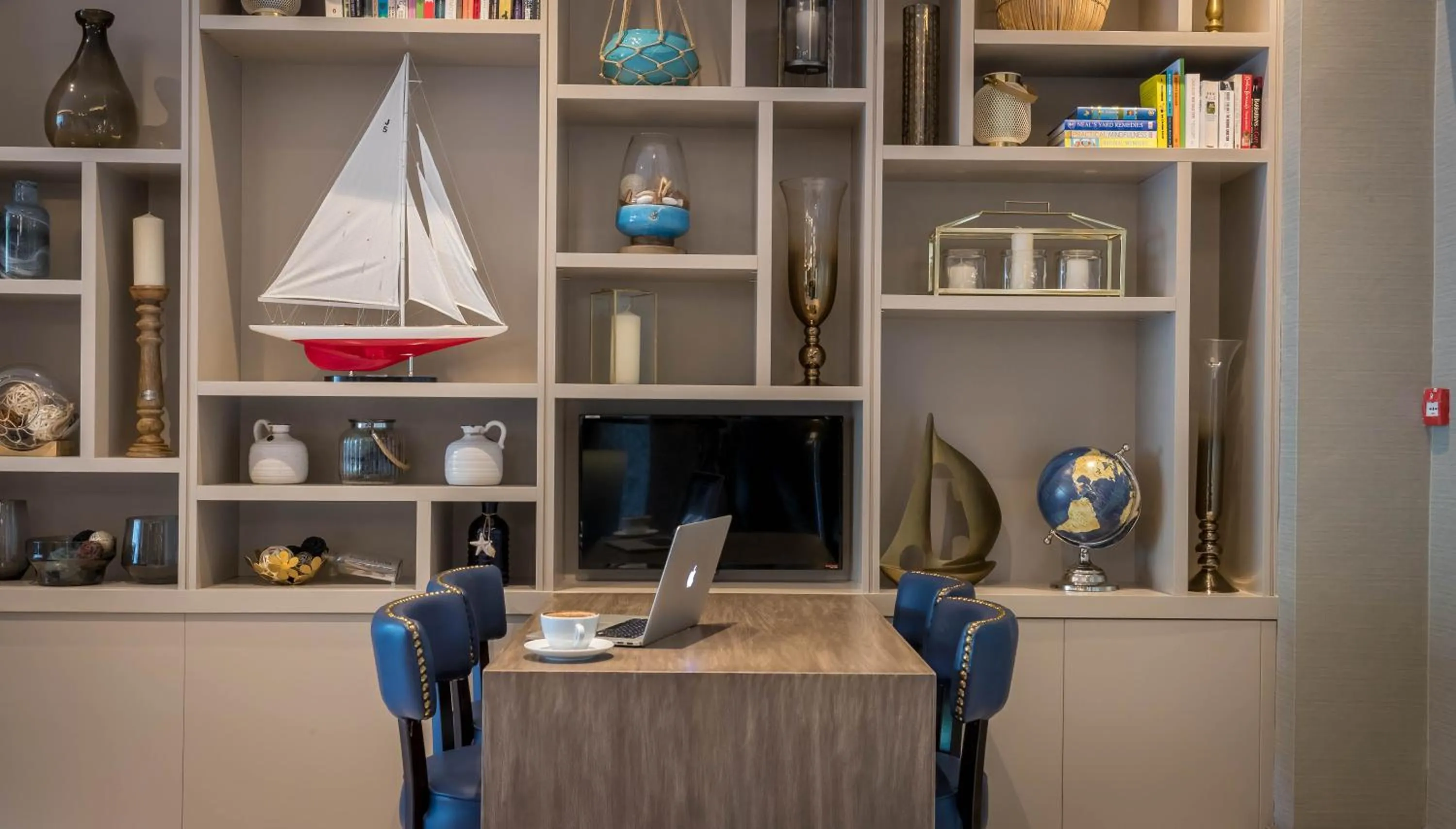 Lobby or reception in Harbour Hotel