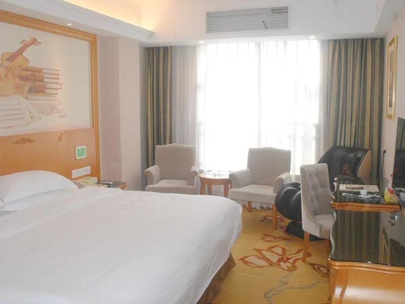 Bed in Vienna Hotel Huizhou Baiyun Road