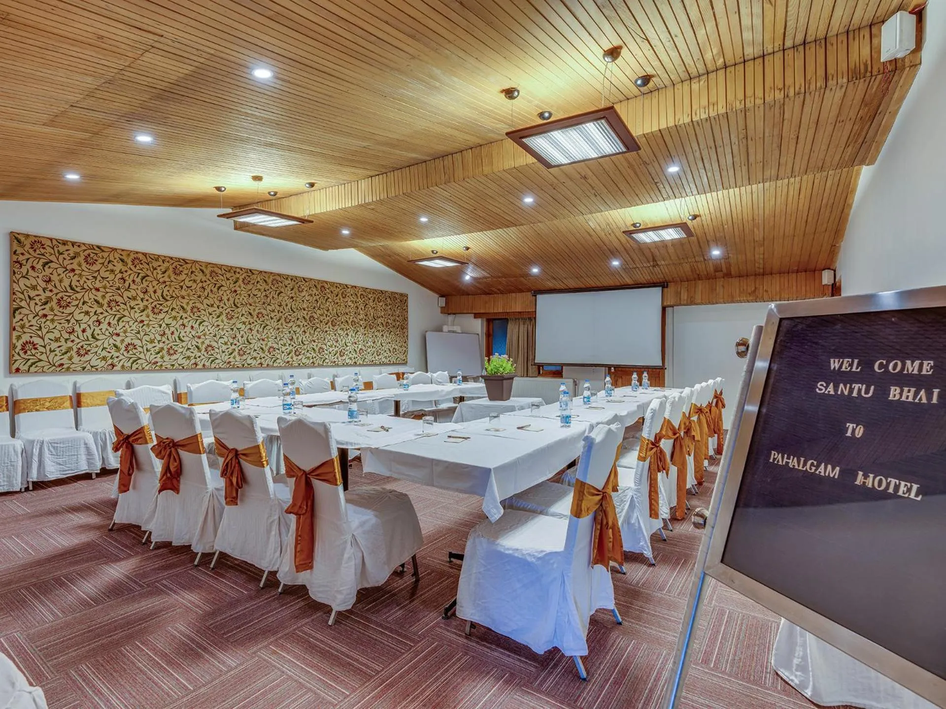 Meeting/conference room in Pahalgam Hotel Riverside Luxury