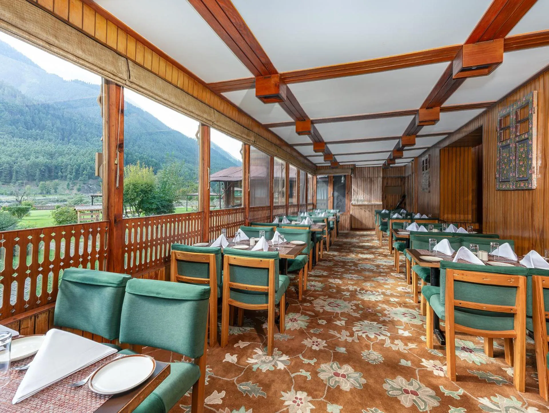 Restaurant/places to eat in Pahalgam Hotel Riverside Luxury