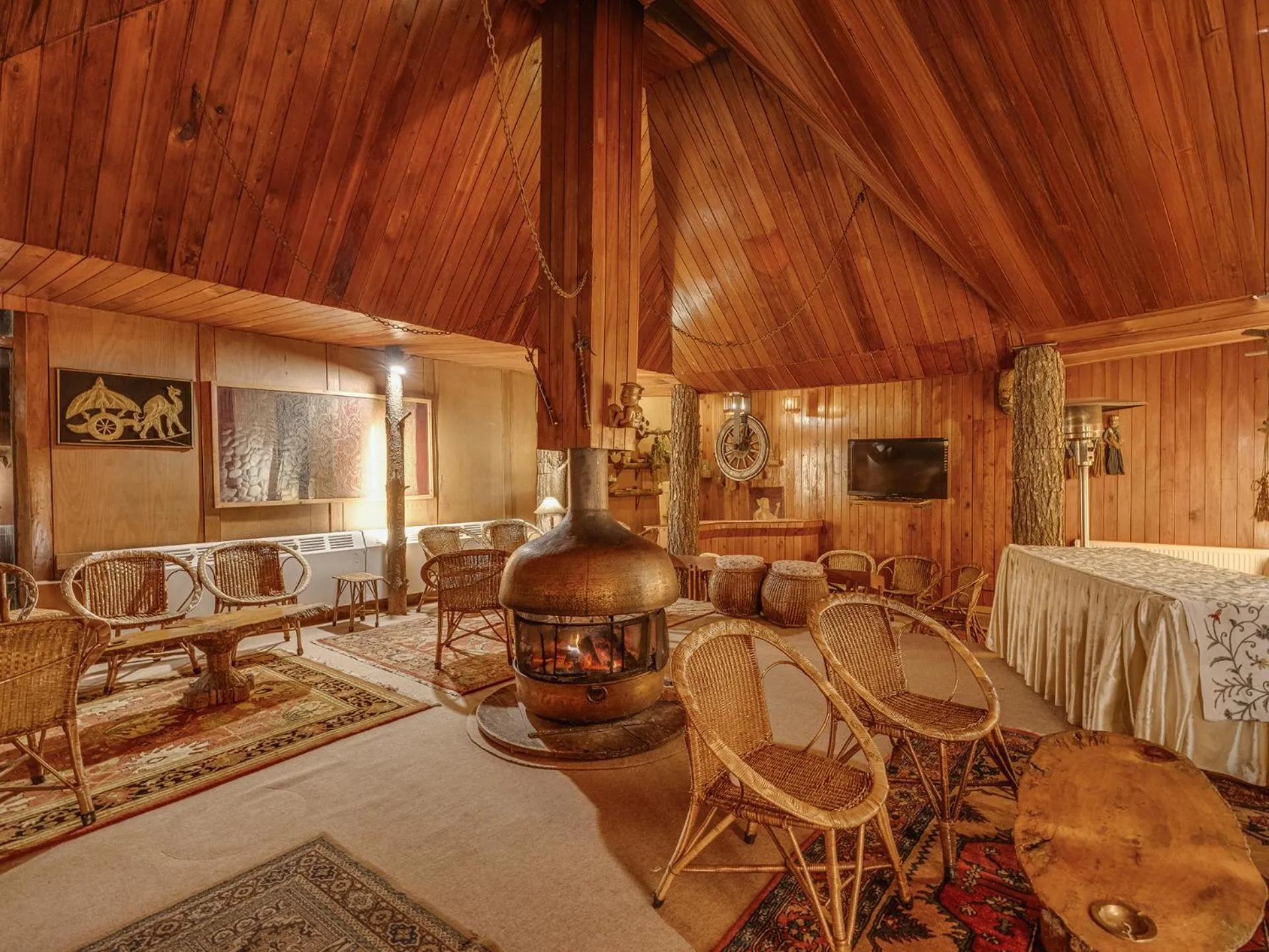 Restaurant/places to eat, Bed in Pahalgam Hotel Riverside Luxury