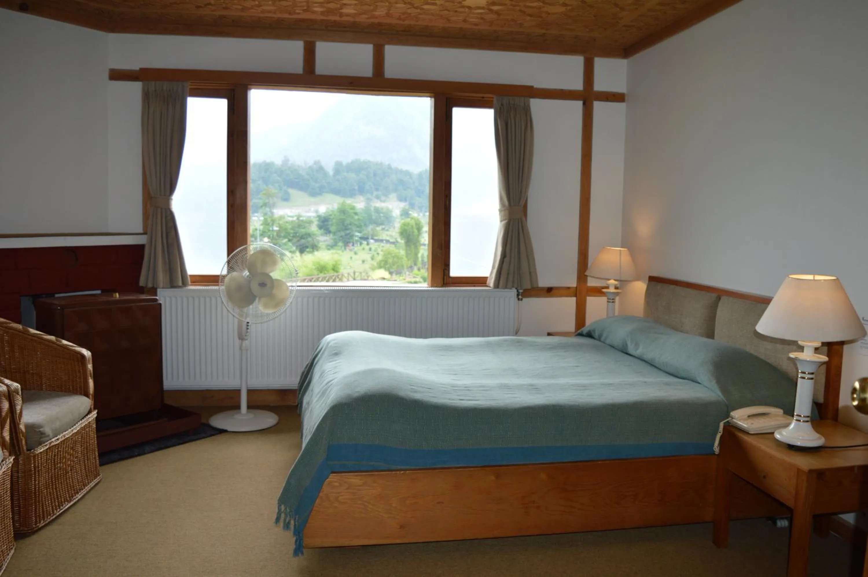 Bedroom, Bed in Pahalgam Hotel Riverside Luxury