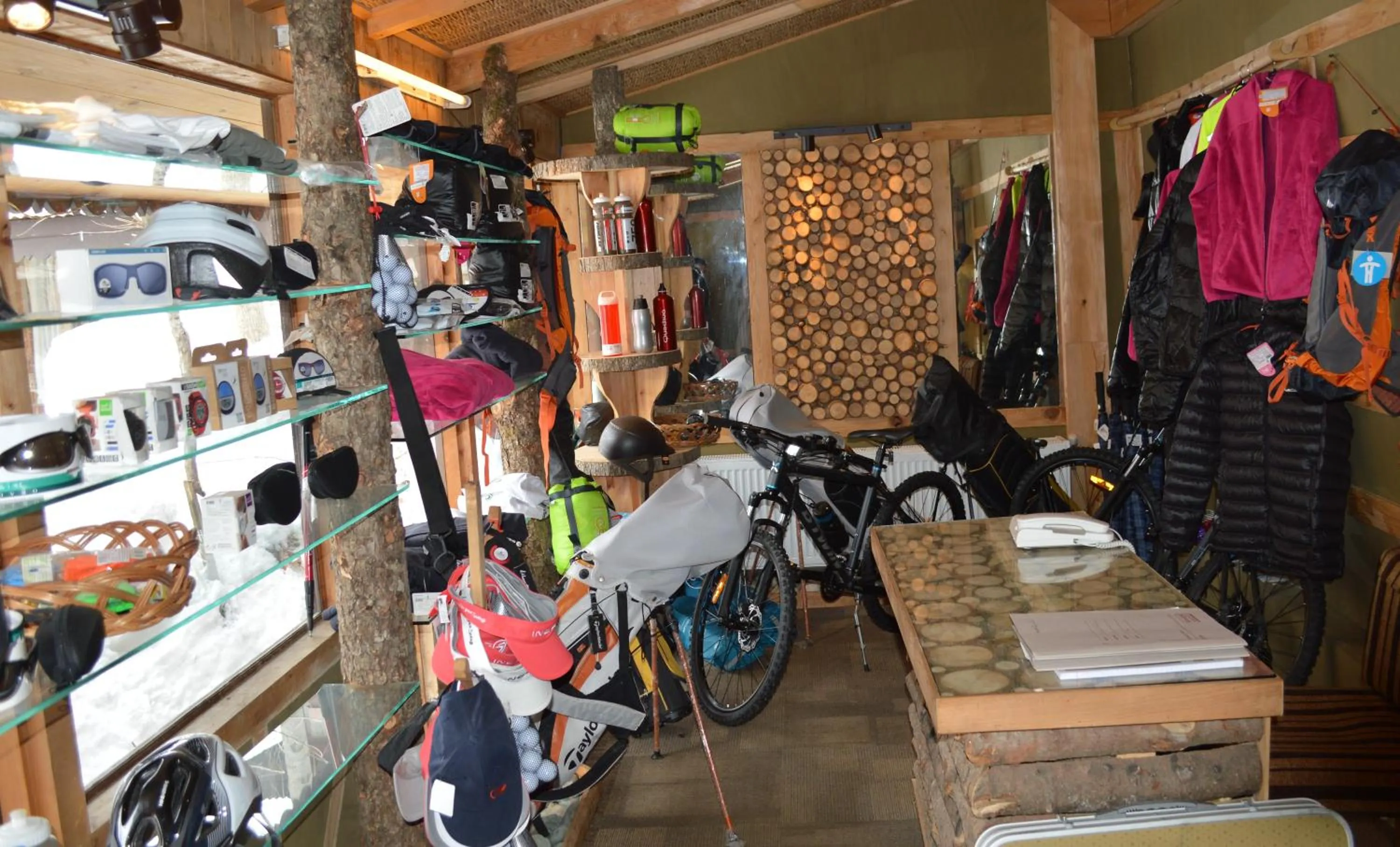 Shopping Area in Pahalgam Hotel Riverside Luxury