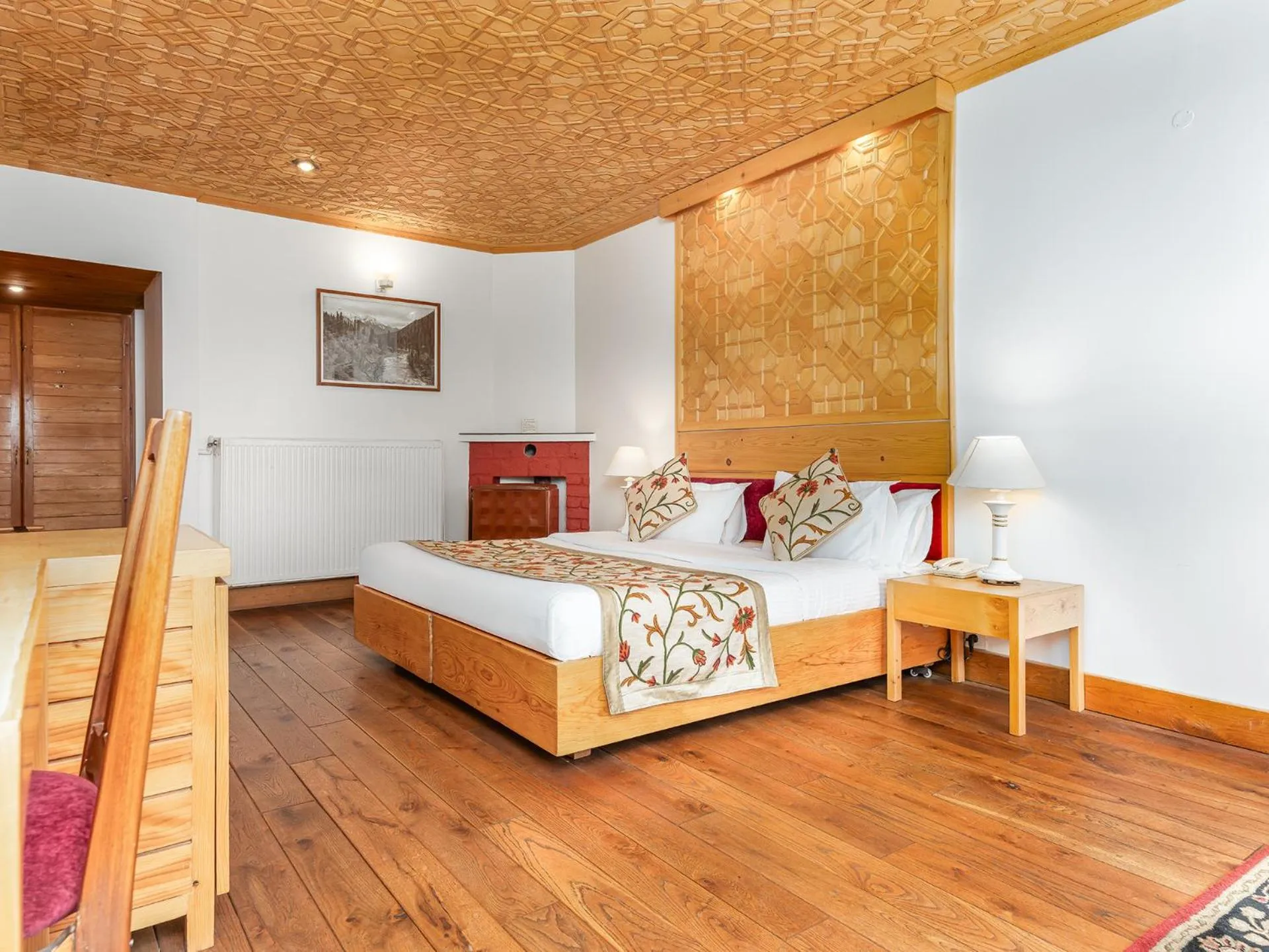 Bedroom, Bed in Pahalgam Hotel Riverside Luxury