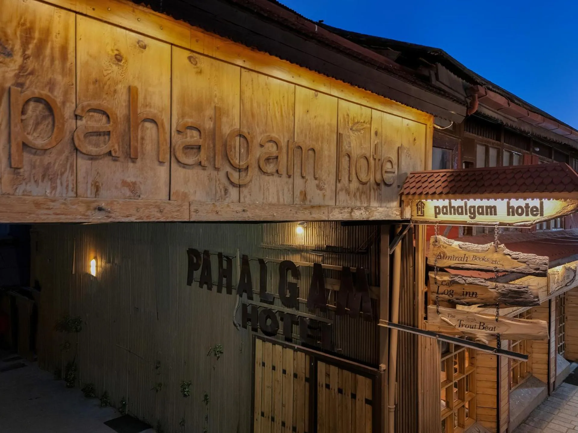 Facade/entrance in Pahalgam Hotel Riverside Luxury