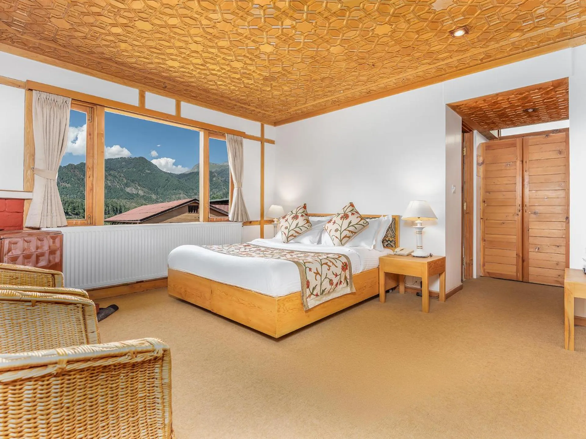 Bedroom, Bed in Pahalgam Hotel Riverside Luxury