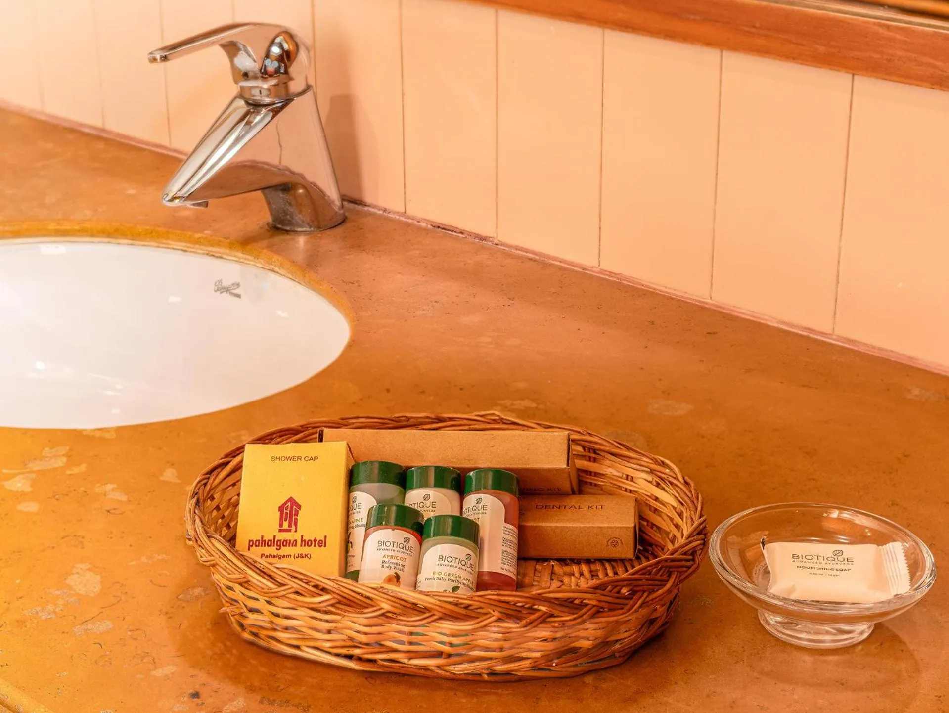 Bathroom in Pahalgam Hotel Riverside Luxury