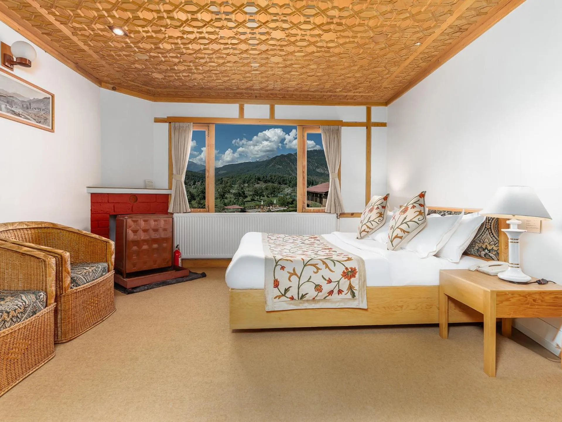 Bedroom in Pahalgam Hotel Riverside Luxury