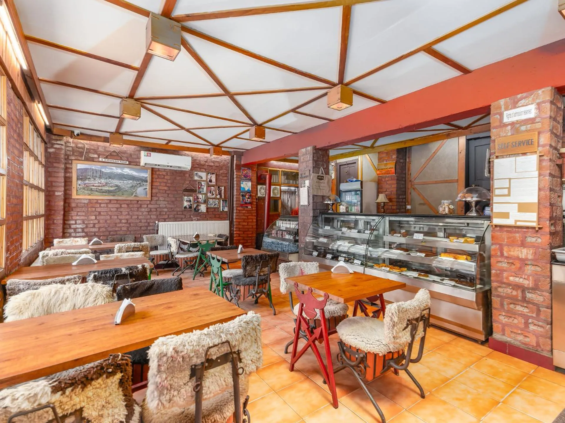 Coffee/tea facilities in Pahalgam Hotel Riverside Luxury