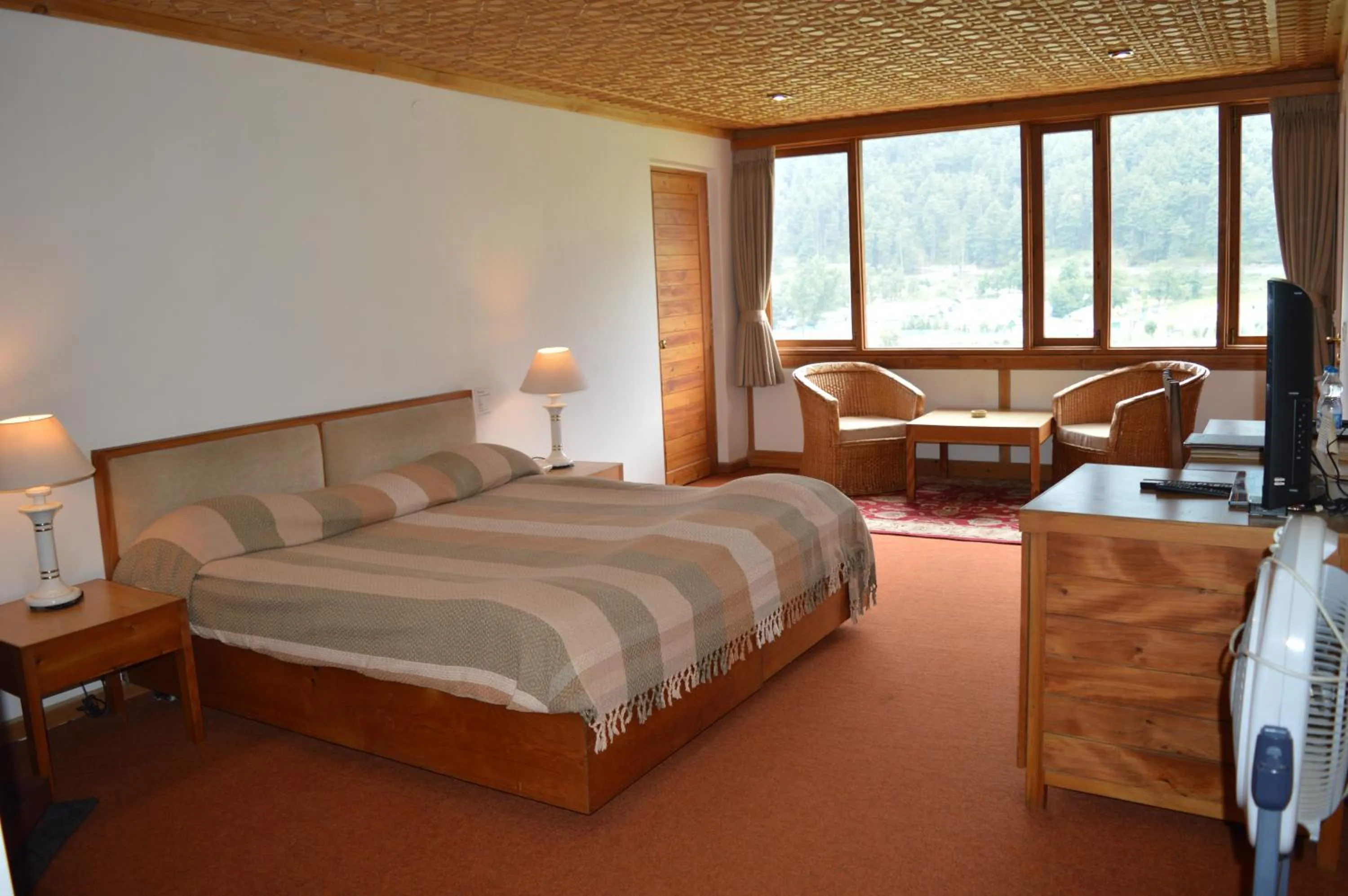Bedroom, Bed in Pahalgam Hotel Riverside Luxury