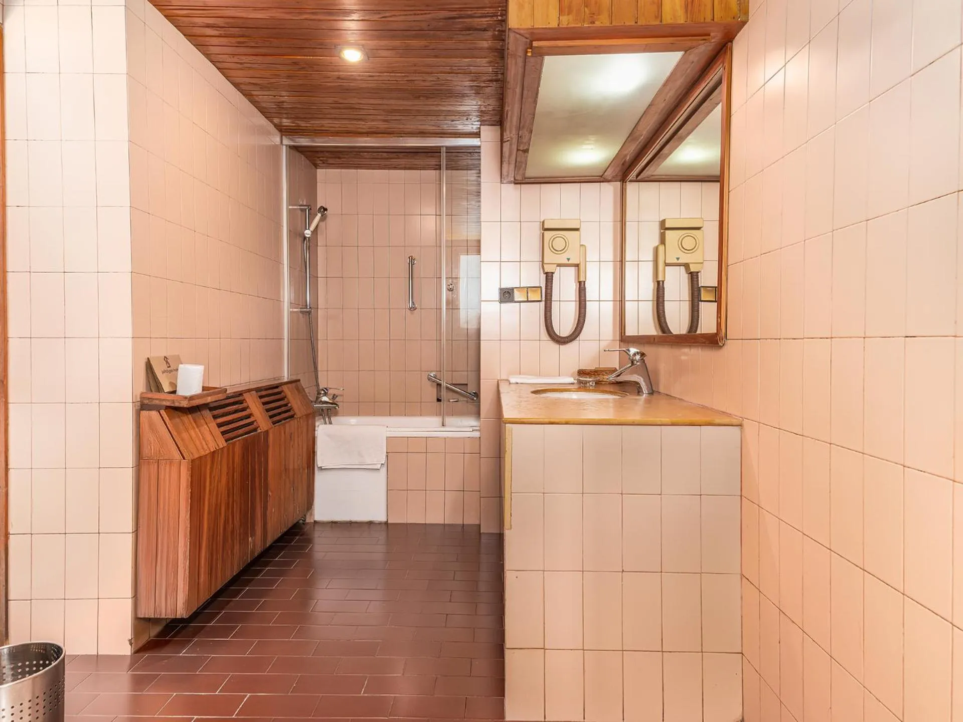 Bathroom in Pahalgam Hotel Riverside Luxury