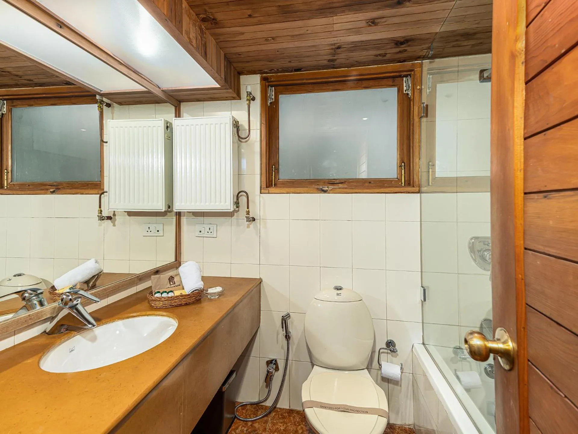 Bathroom in Pahalgam Hotel Riverside Luxury