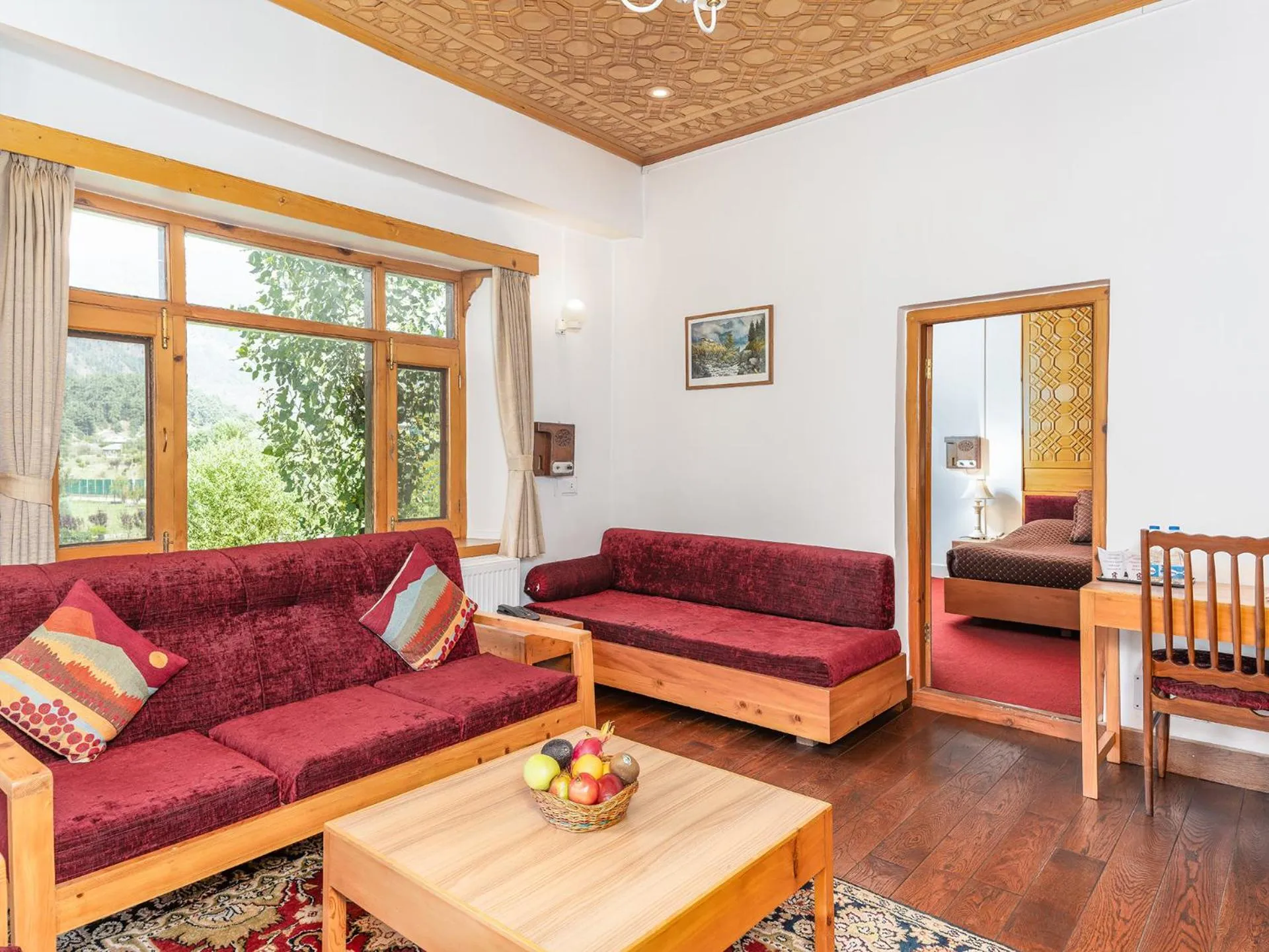 Living room in Pahalgam Hotel Riverside Luxury