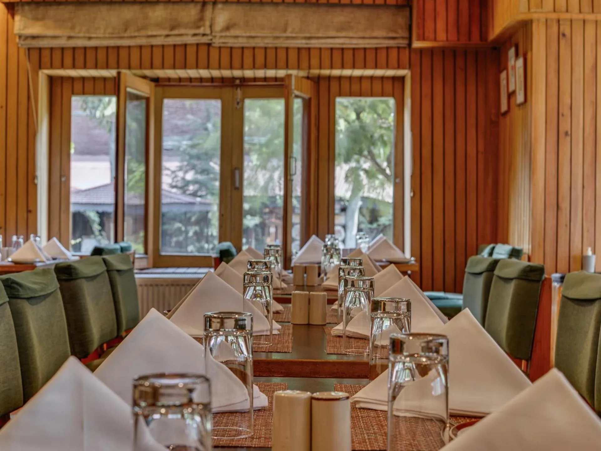 Restaurant/places to eat in Pahalgam Hotel Riverside Luxury